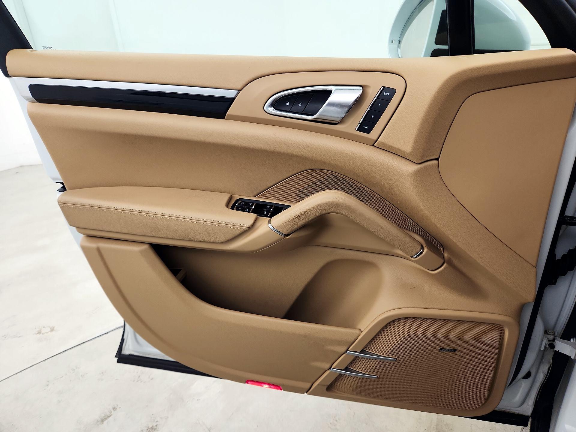 Thumbnail: 2017 Porsche Cayenne - 10