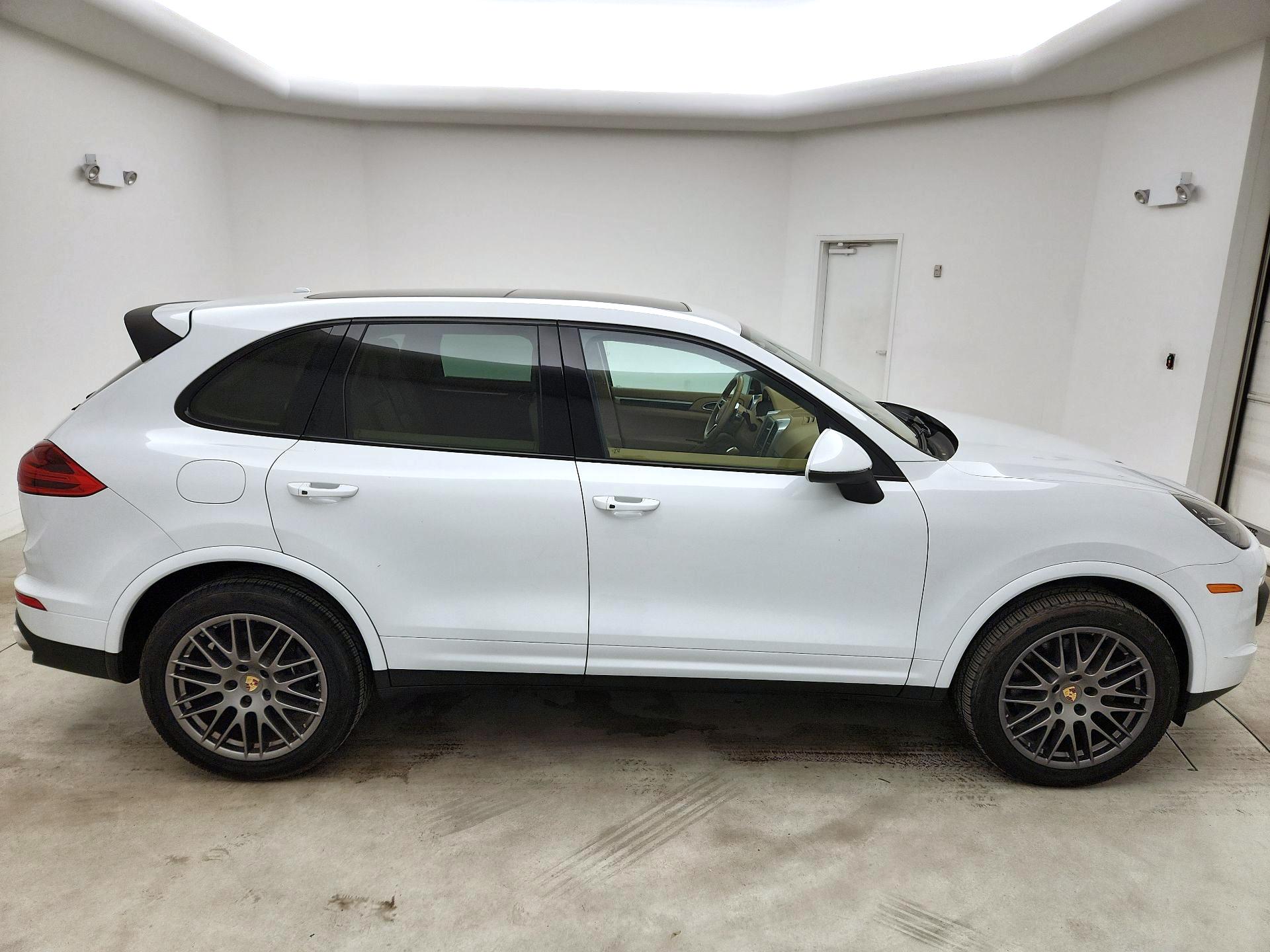 Thumbnail: 2017 Porsche Cayenne - 4