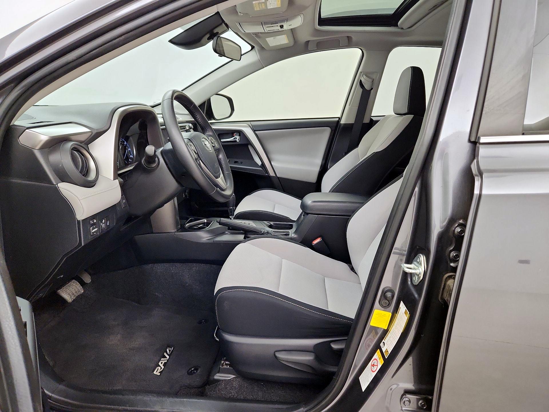 Thumbnail: 2018 Toyota RAV4 - 9