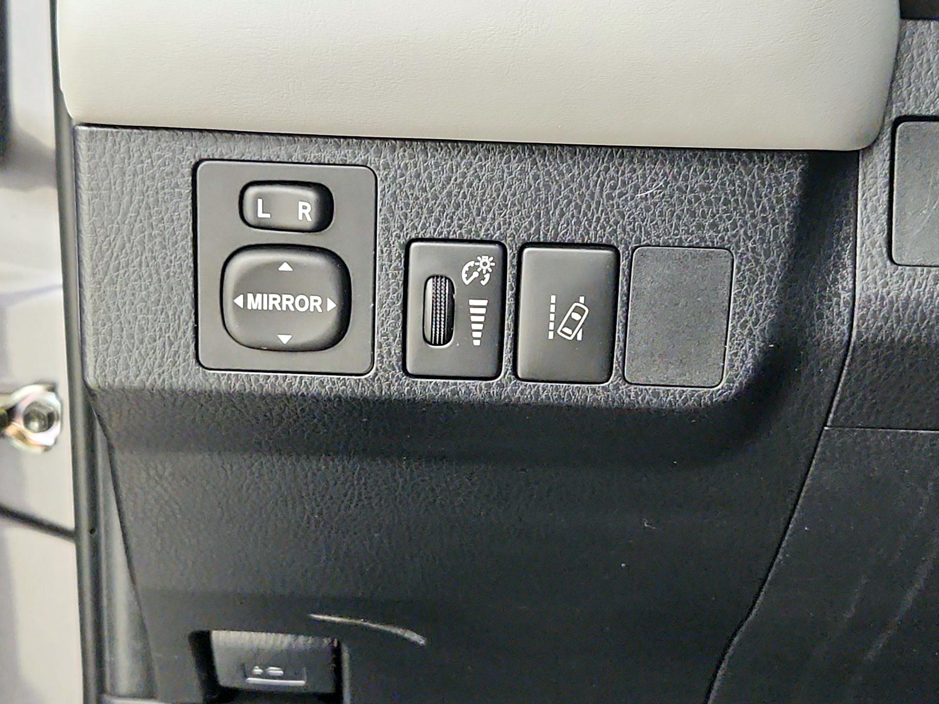 Thumbnail: 2018 Toyota RAV4 - 11