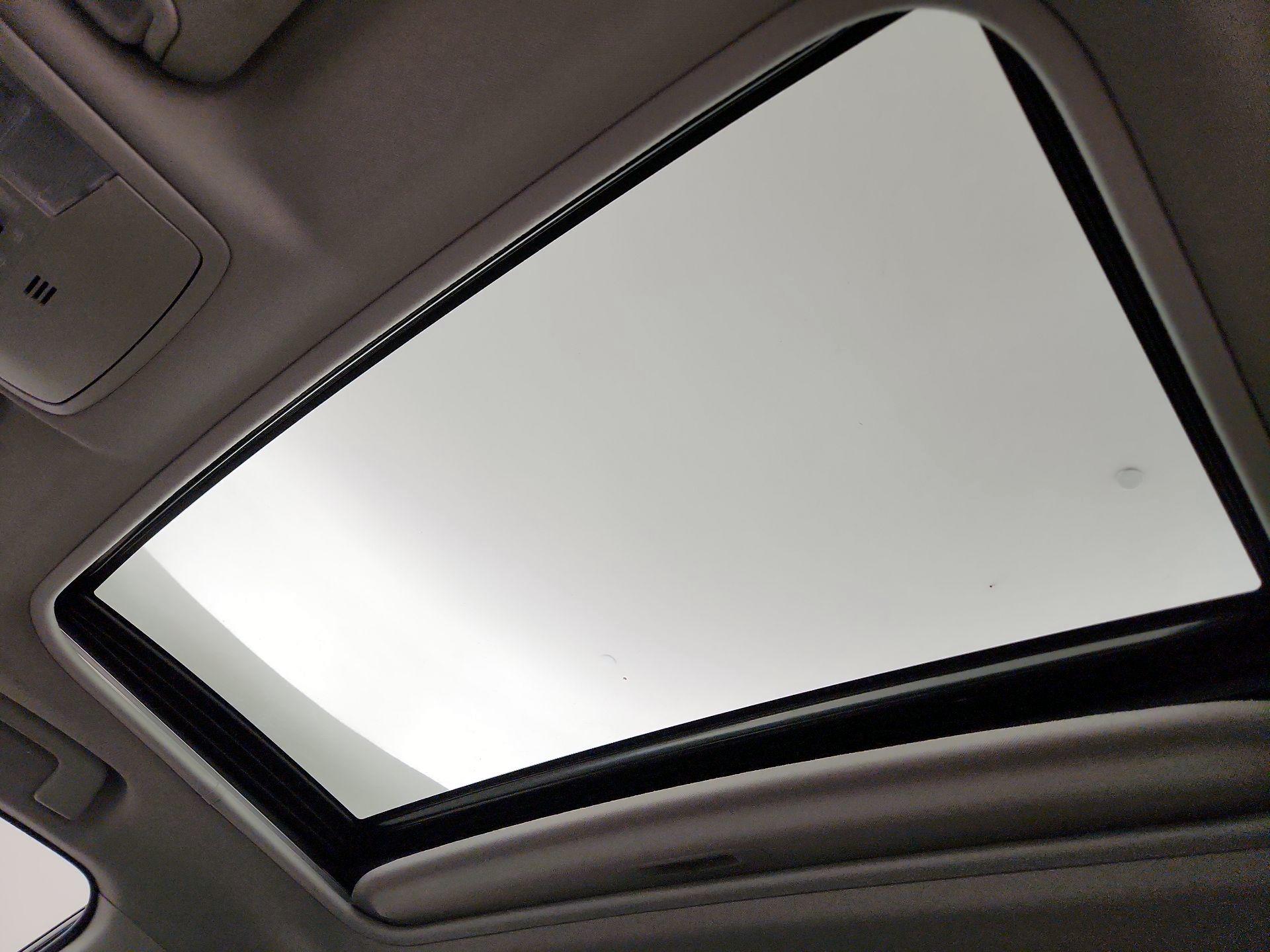 Thumbnail: 2018 Toyota RAV4 - 17