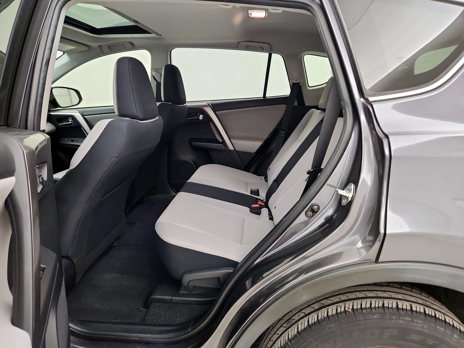 Thumbnail: 2018 Toyota RAV4 - 18