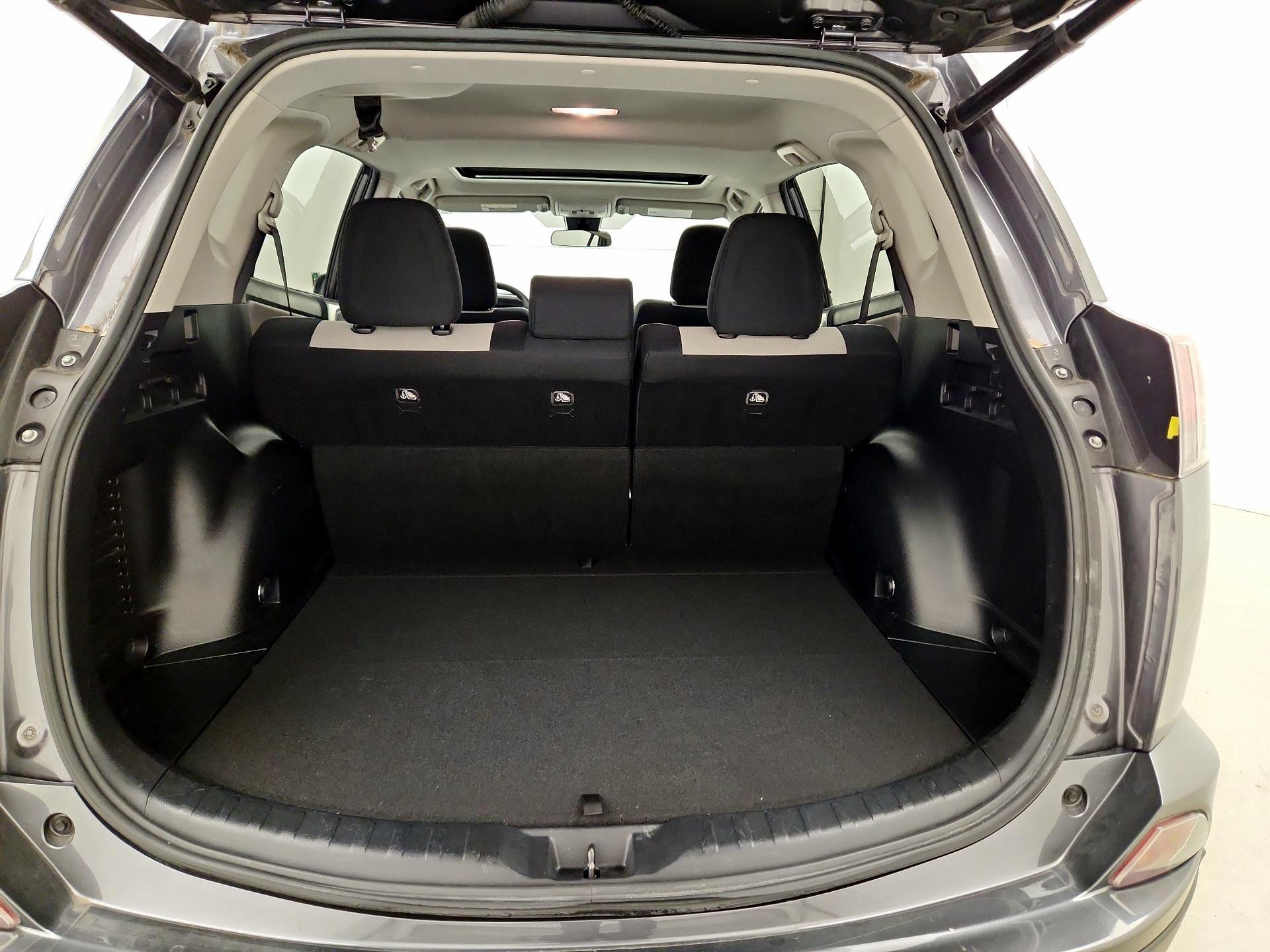 Thumbnail: 2018 Toyota RAV4 - 19