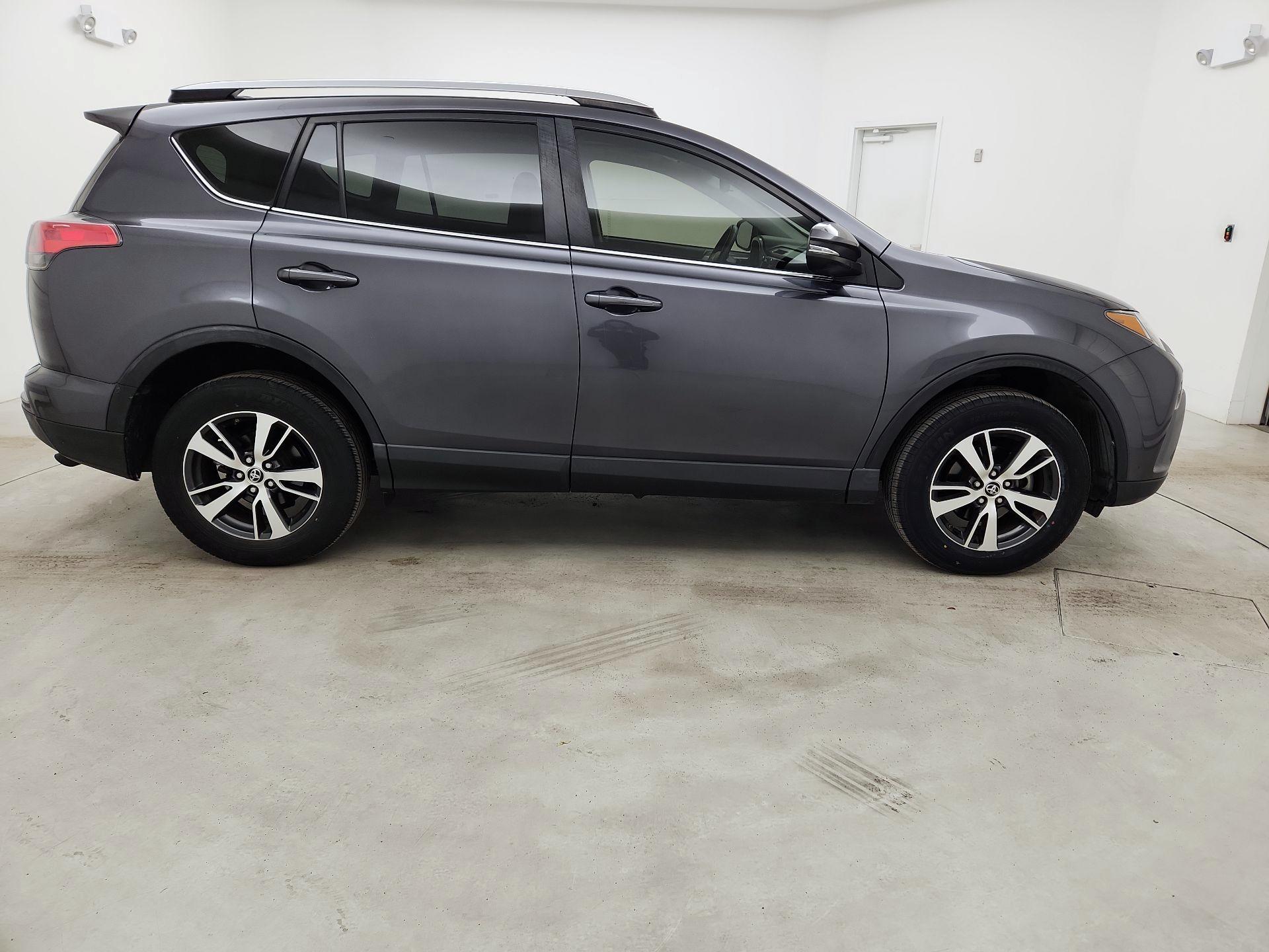 Thumbnail: 2018 Toyota RAV4 - 4