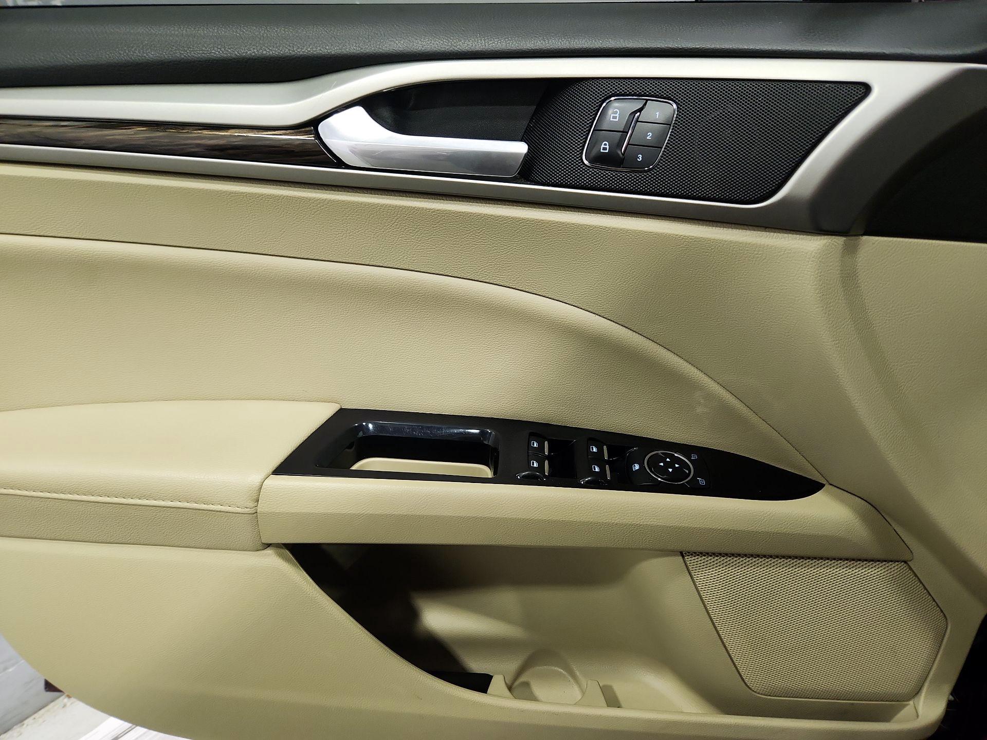 Thumbnail: 2016 Ford Fusion - 12