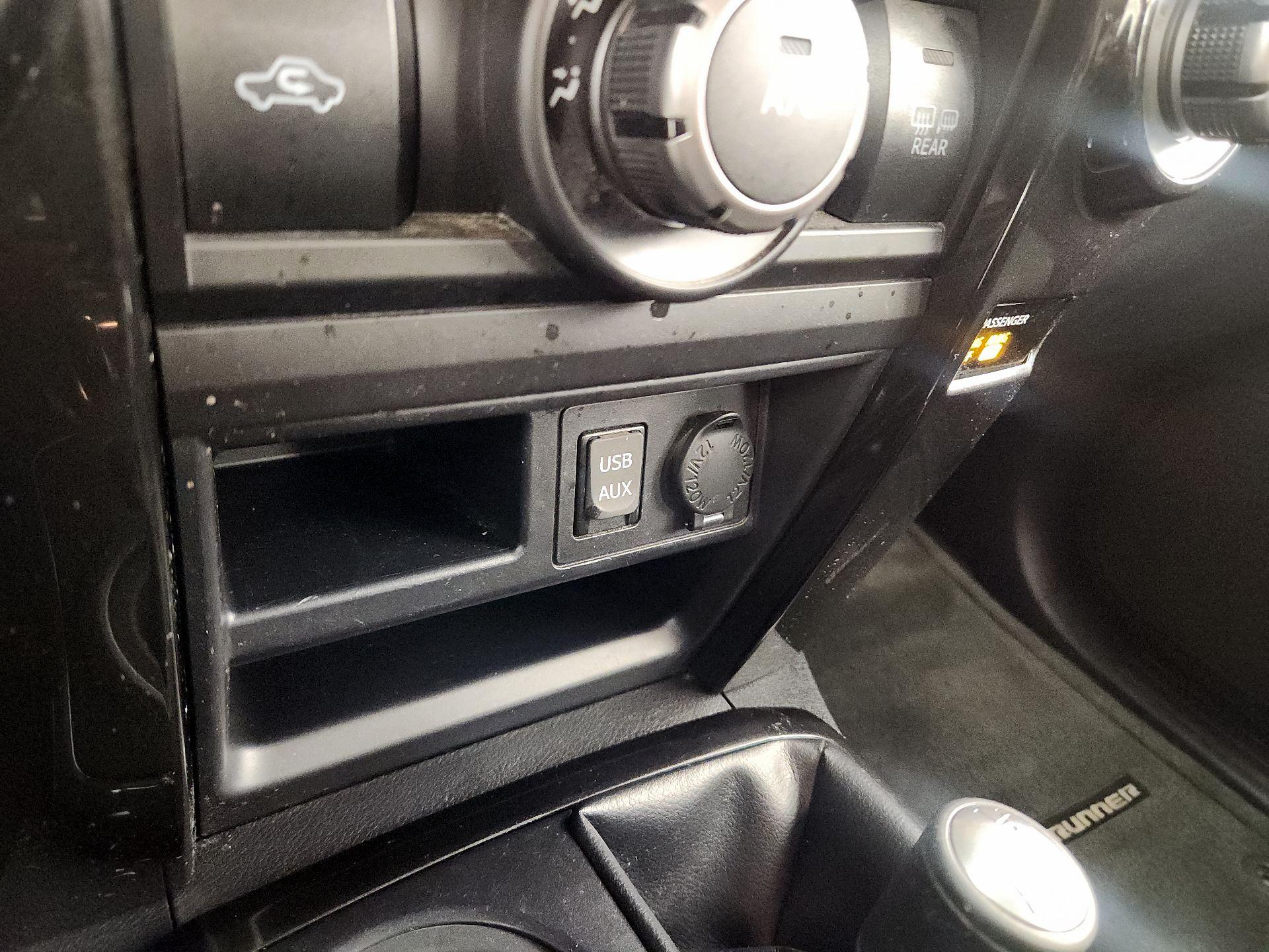 Thumbnail: 2016 Toyota 4Runner - 16