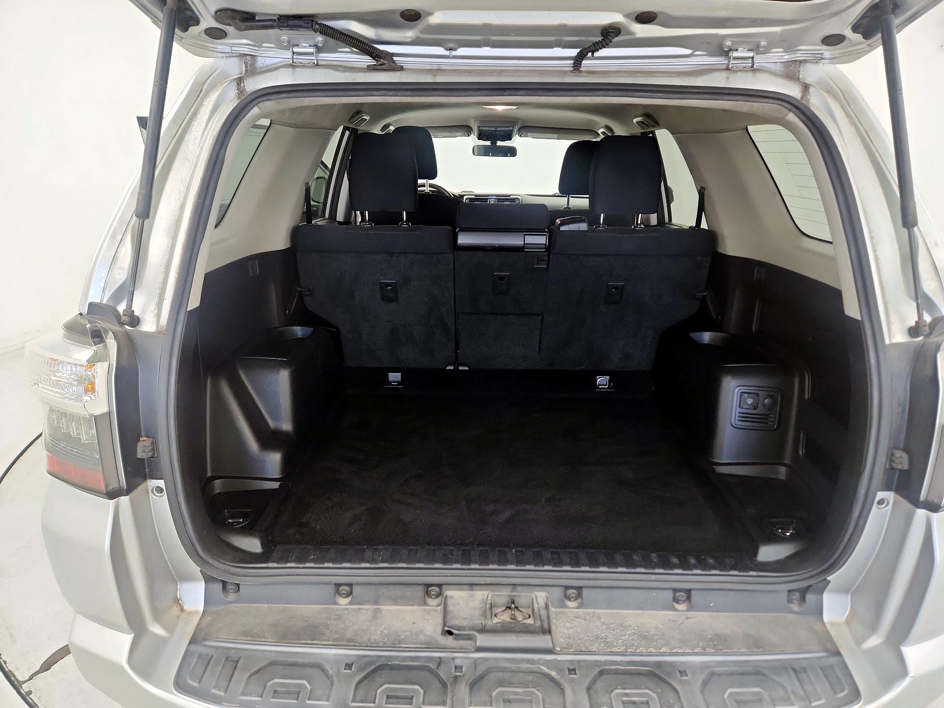 Thumbnail: 2016 Toyota 4Runner - 18