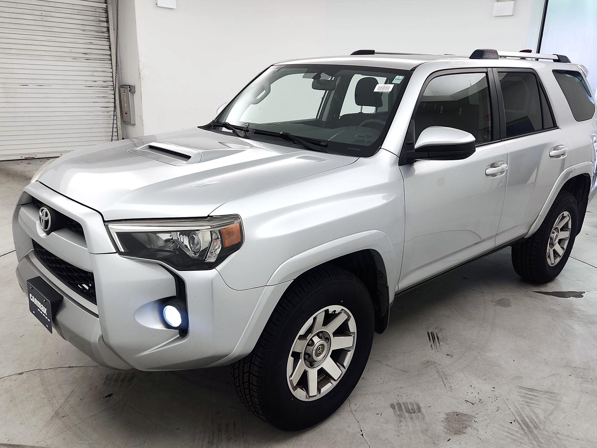 Thumbnail: 2016 Toyota 4Runner - 3