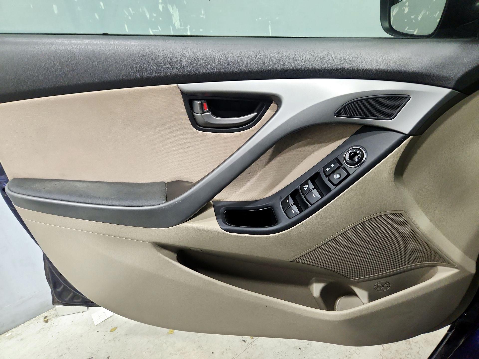 Thumbnail: 2014 Hyundai Elantra - 12