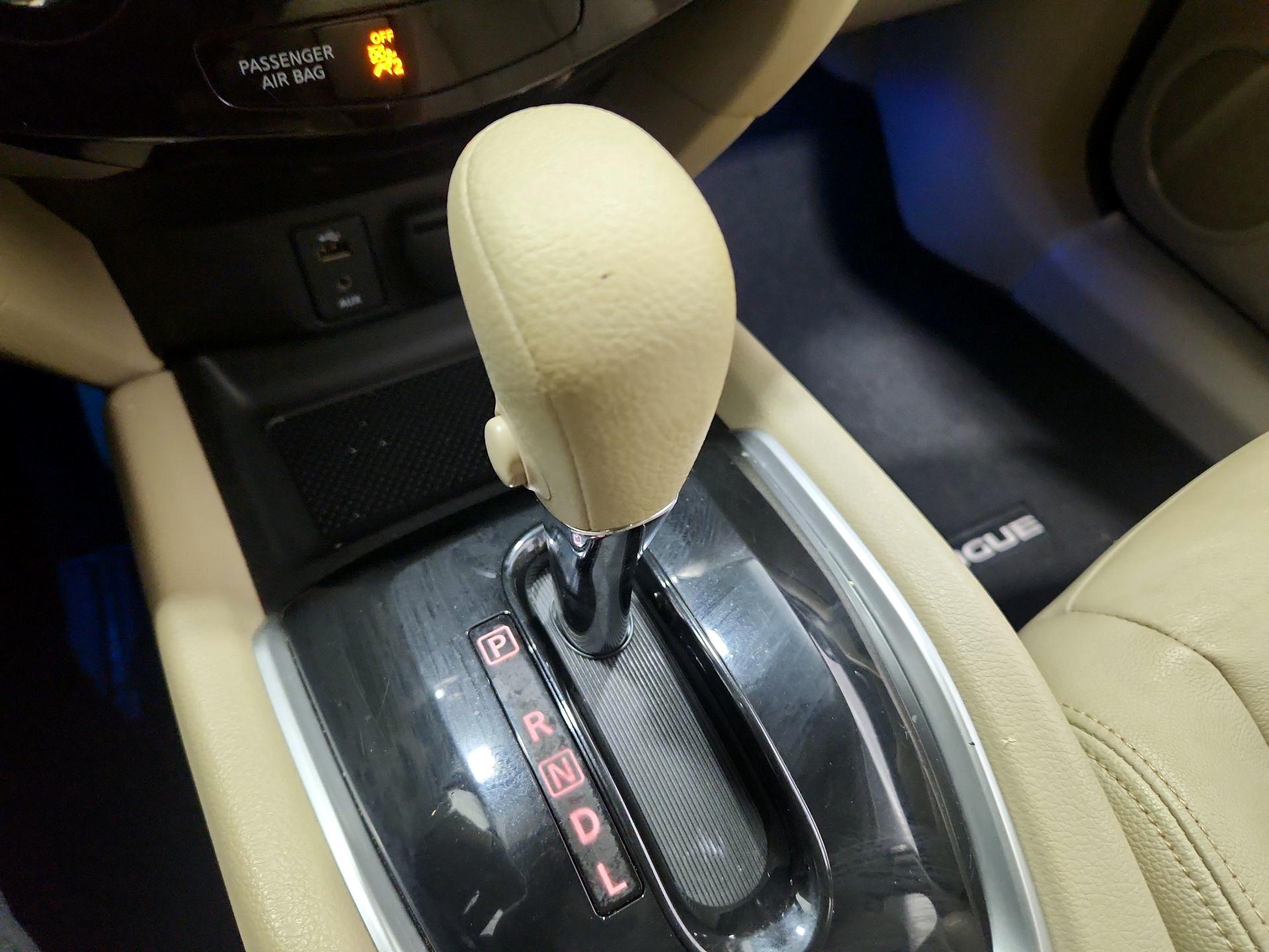 Thumbnail: 2015 Nissan Rogue - 17