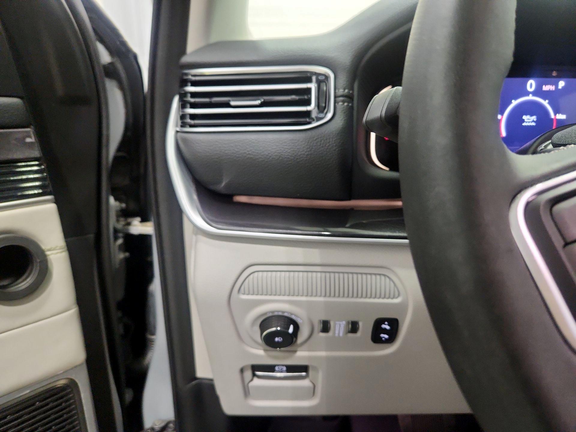 Thumbnail: 2023 Jeep Wagoneer - 13