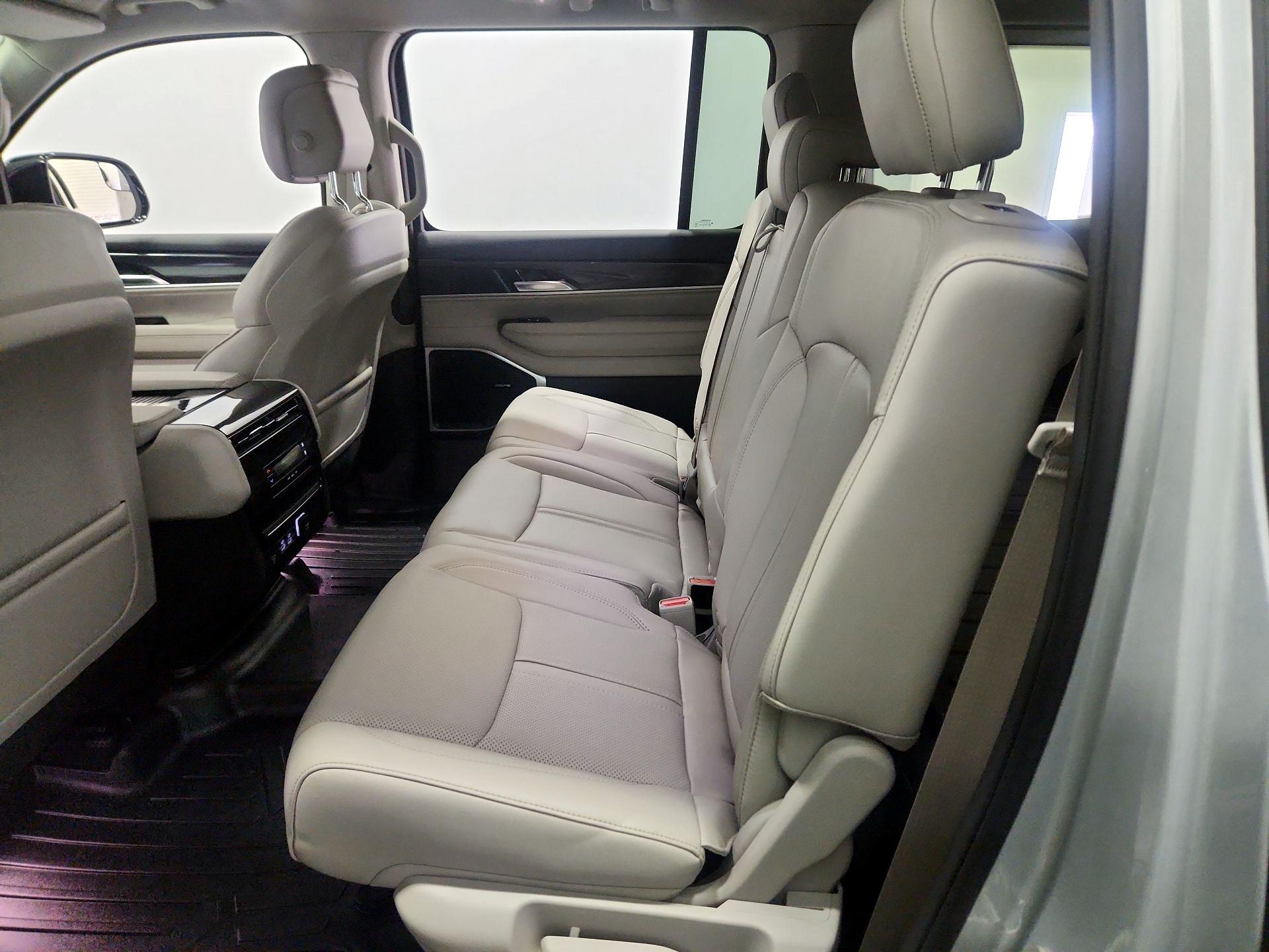 Thumbnail: 2023 Jeep Wagoneer - 20