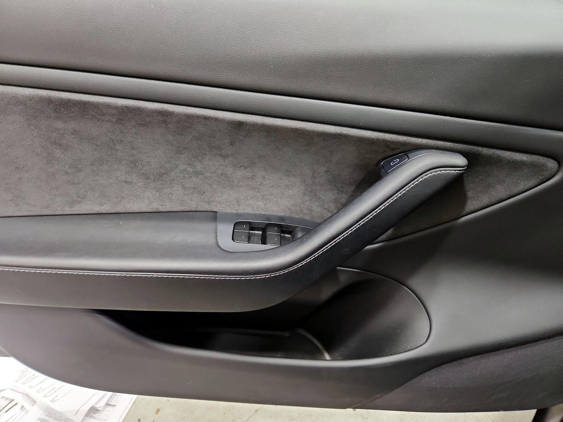 Thumbnail: 2021 Tesla Model 3 - 12