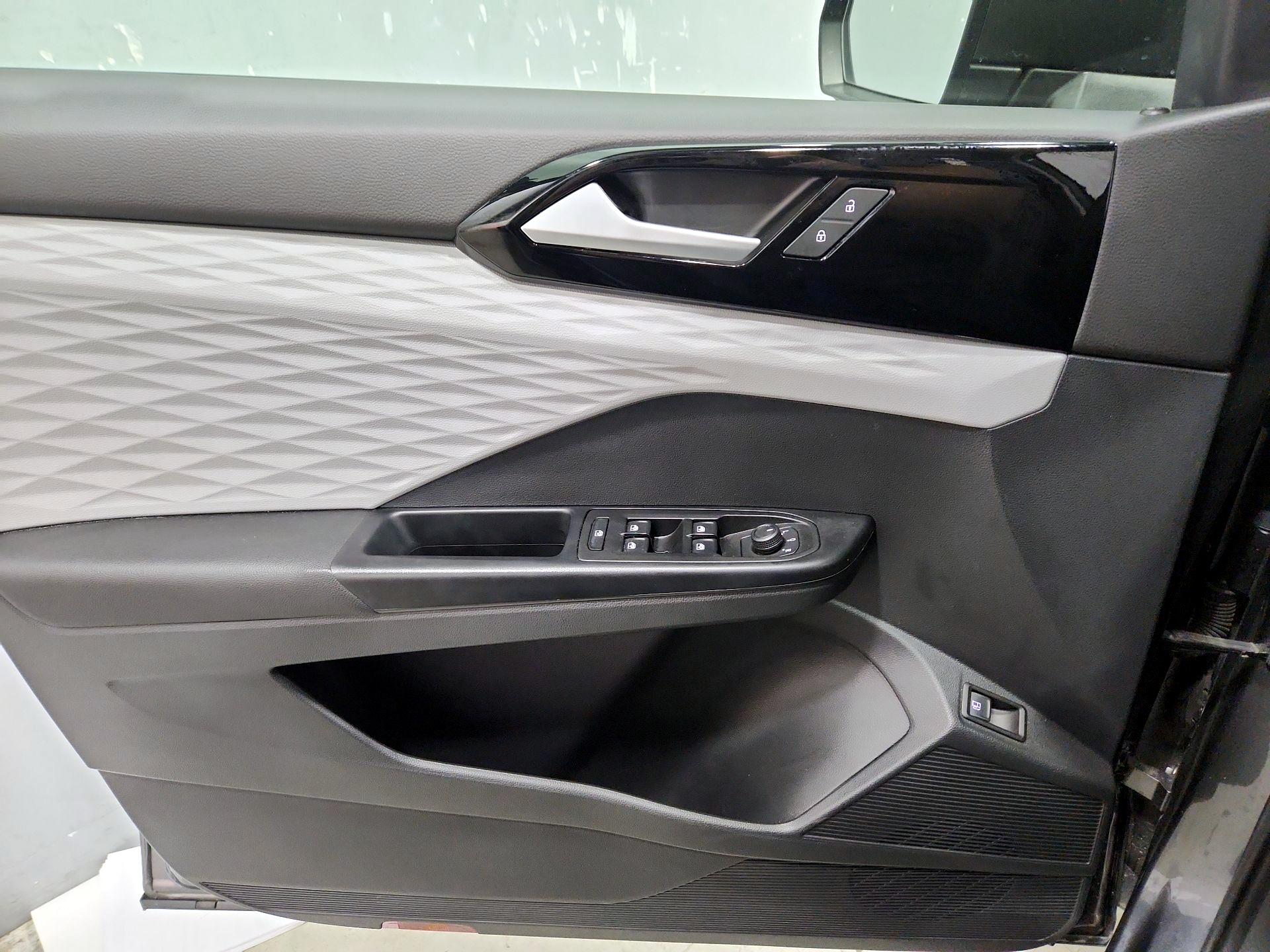 Thumbnail: 2023 Volkswagen Taos - 12