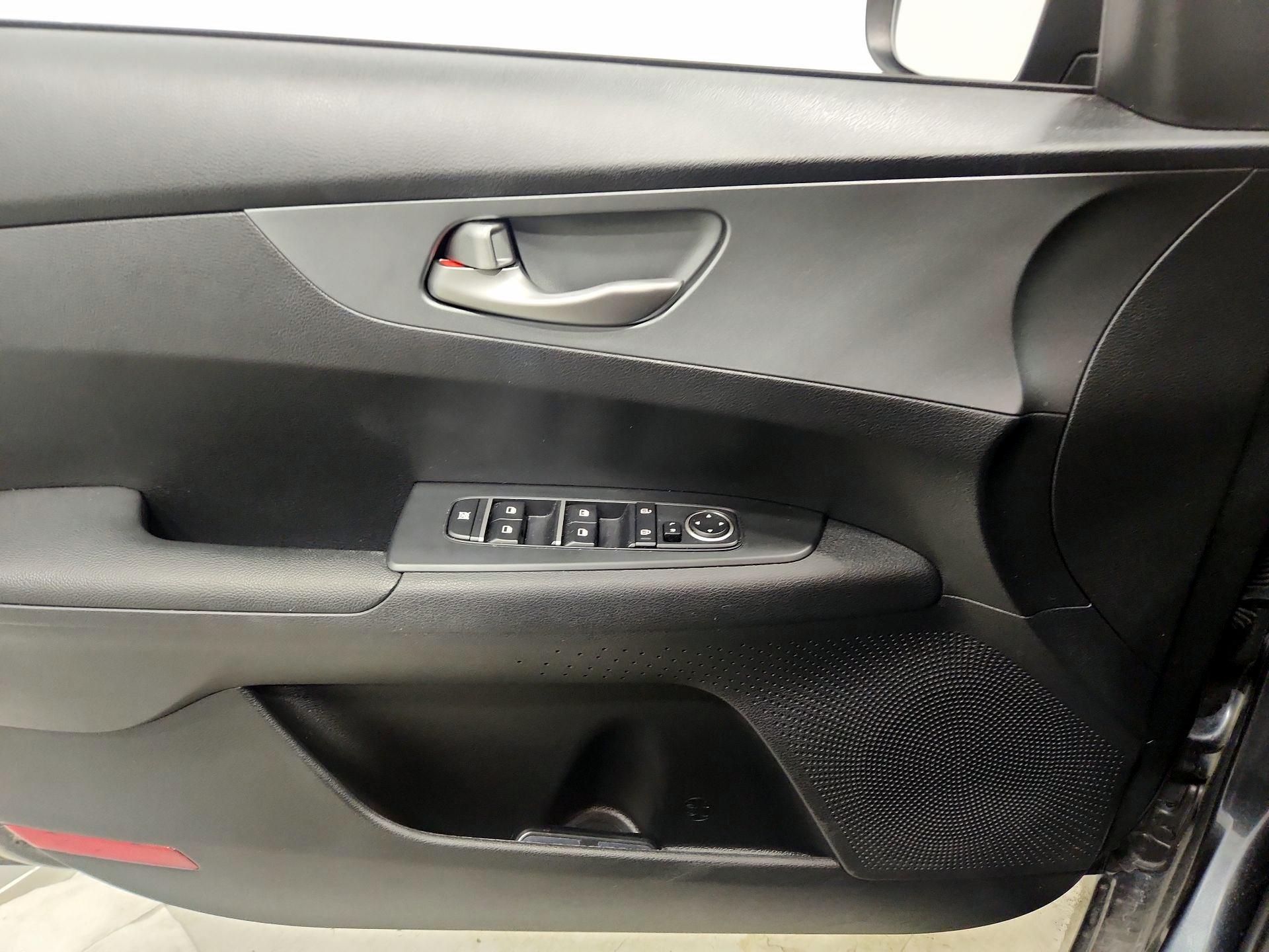 Thumbnail: 2021 Kia Forte - 12