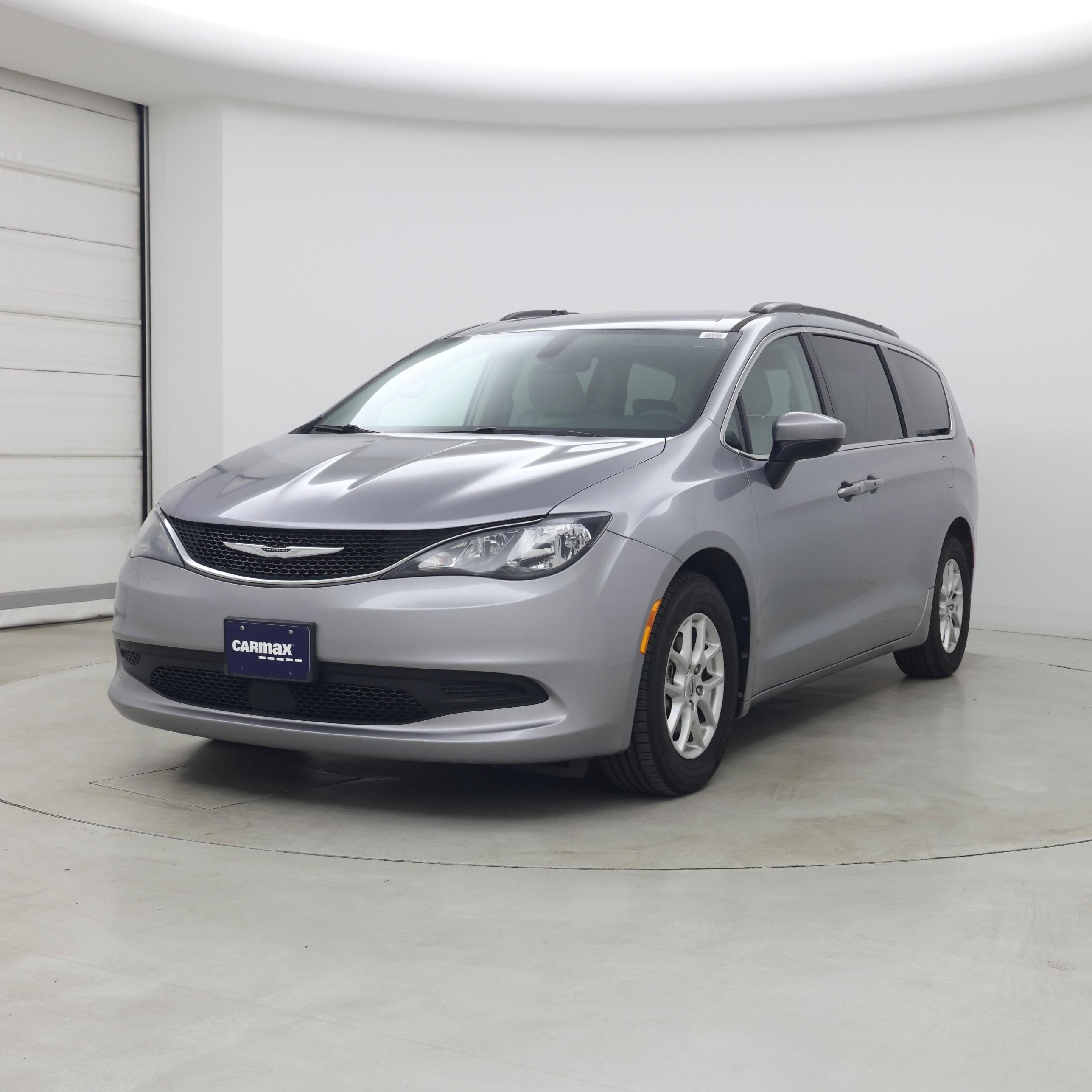 Thumbnail: 2021 Chrysler Voyager - 4