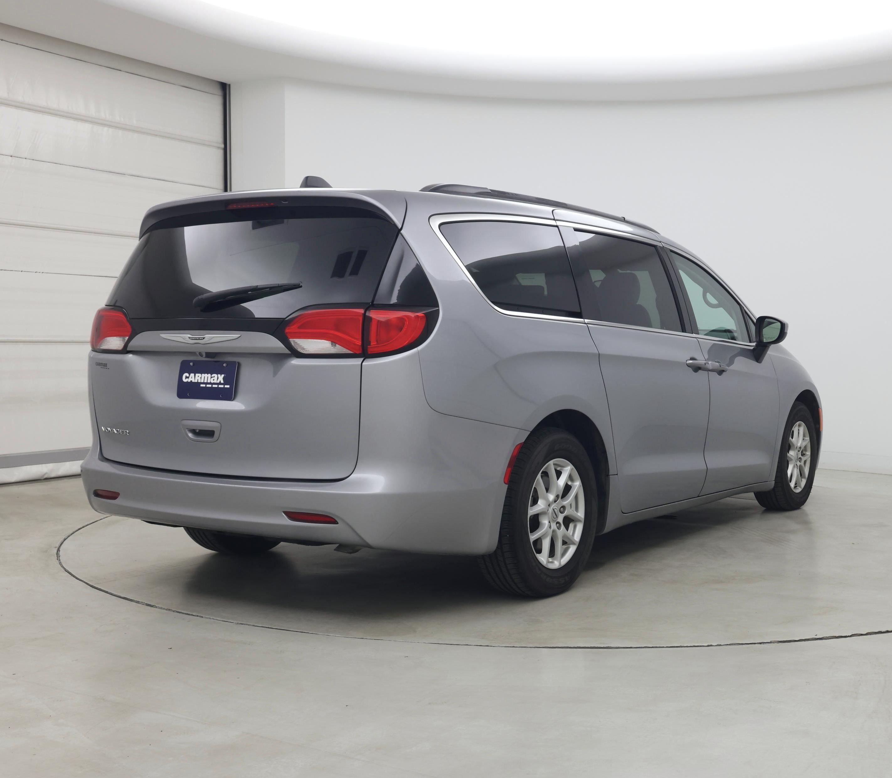 Thumbnail: 2021 Chrysler Voyager - 8