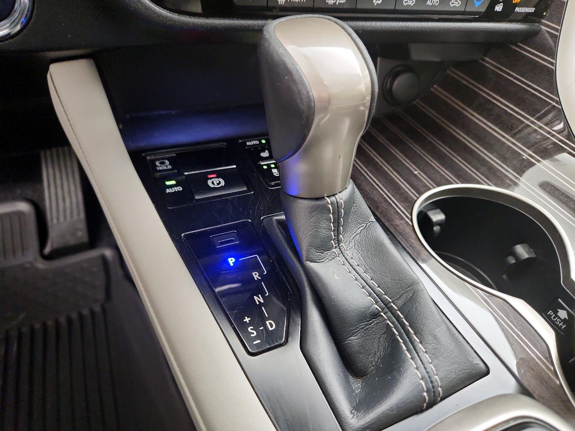 Thumbnail: 2018 Lexus RX - 18