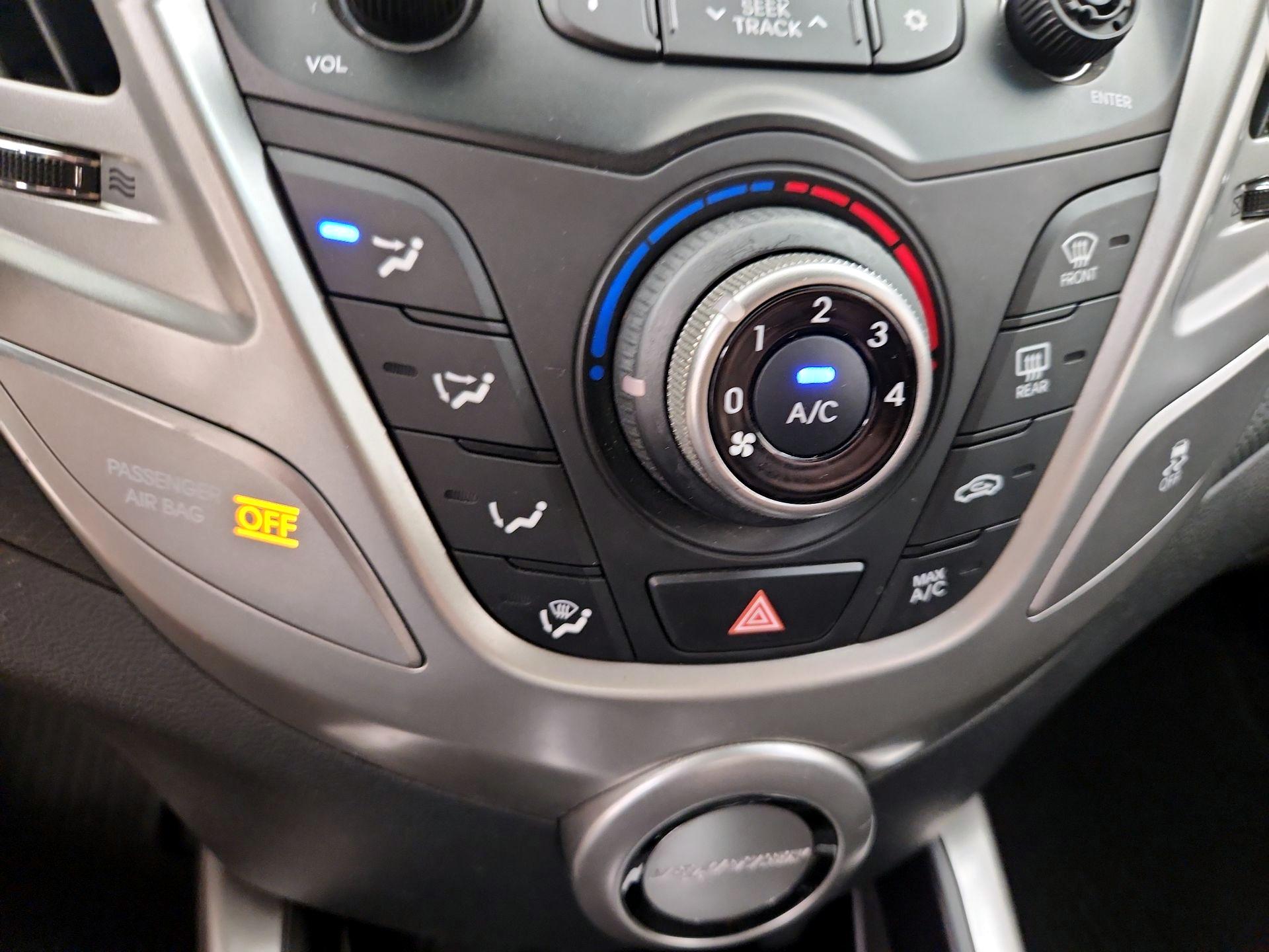 Thumbnail: 2017 Hyundai Veloster - 16