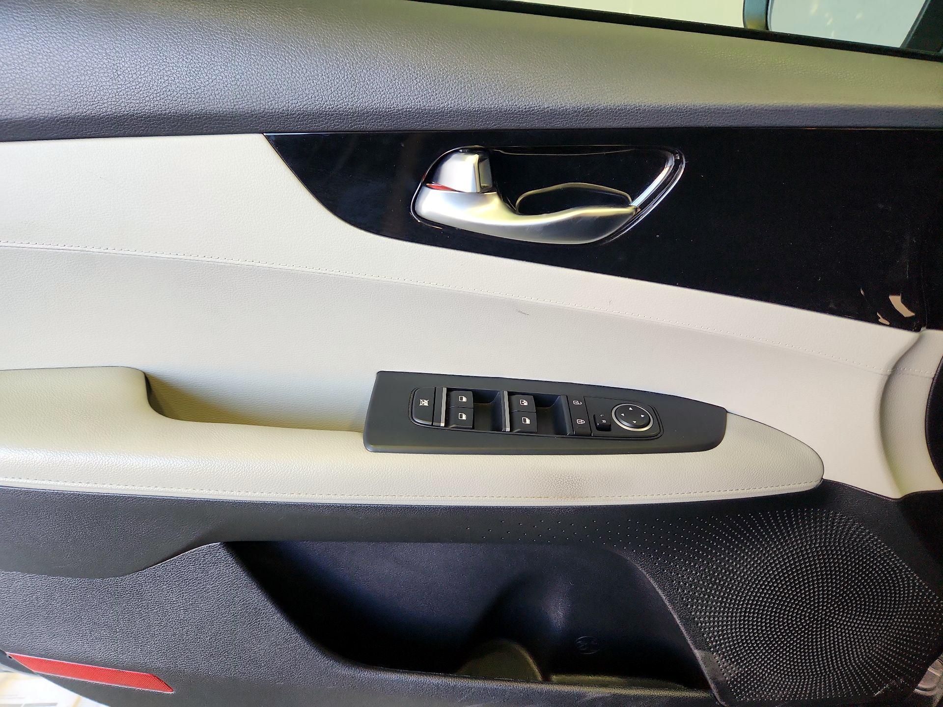 Thumbnail: 2020 Kia Forte - 12