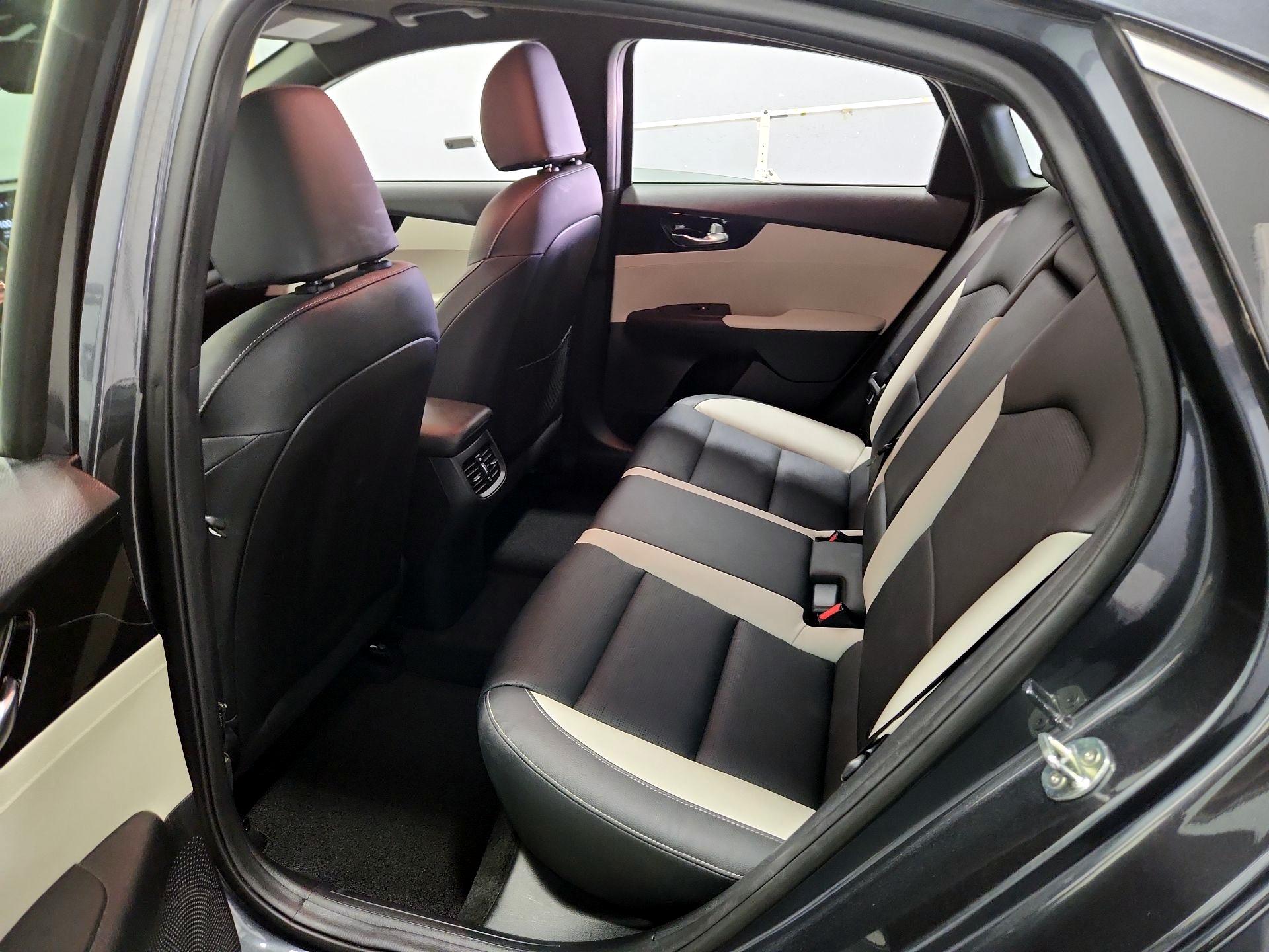 Thumbnail: 2020 Kia Forte - 19