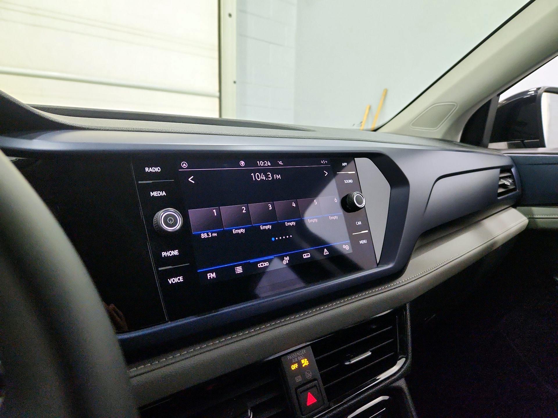 Thumbnail: 2024 Volkswagen Taos - 15