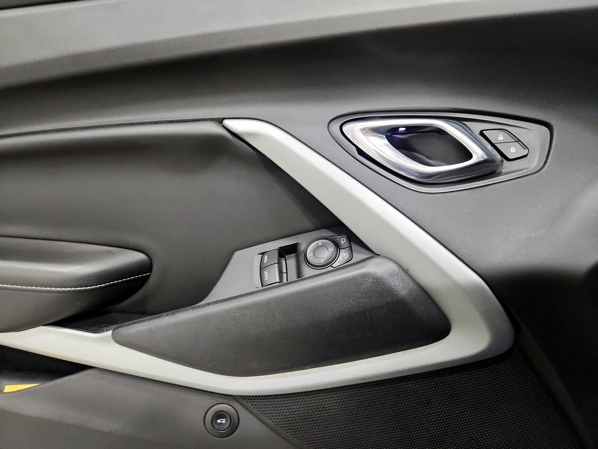 Thumbnail: 2018 Chevrolet Camaro - 12