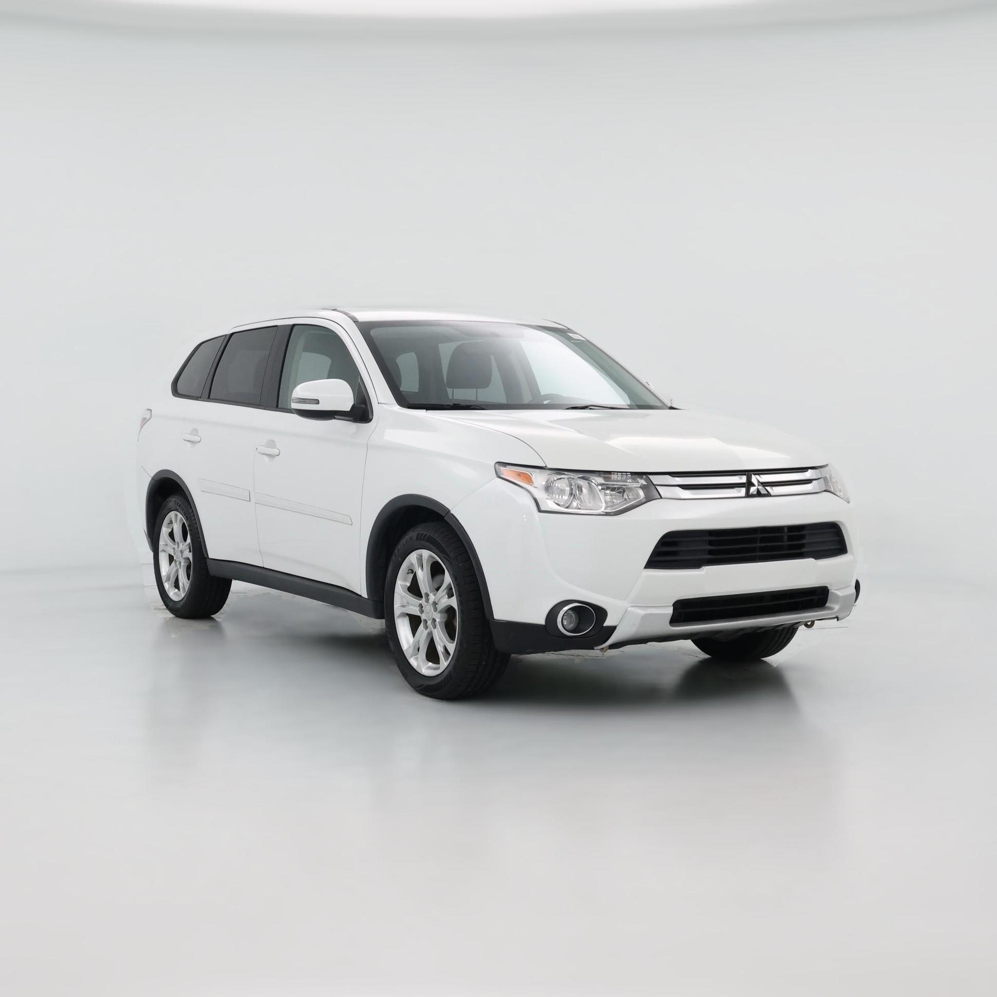 Thumbnail: 2015 Mitsubishi Outlander - 1