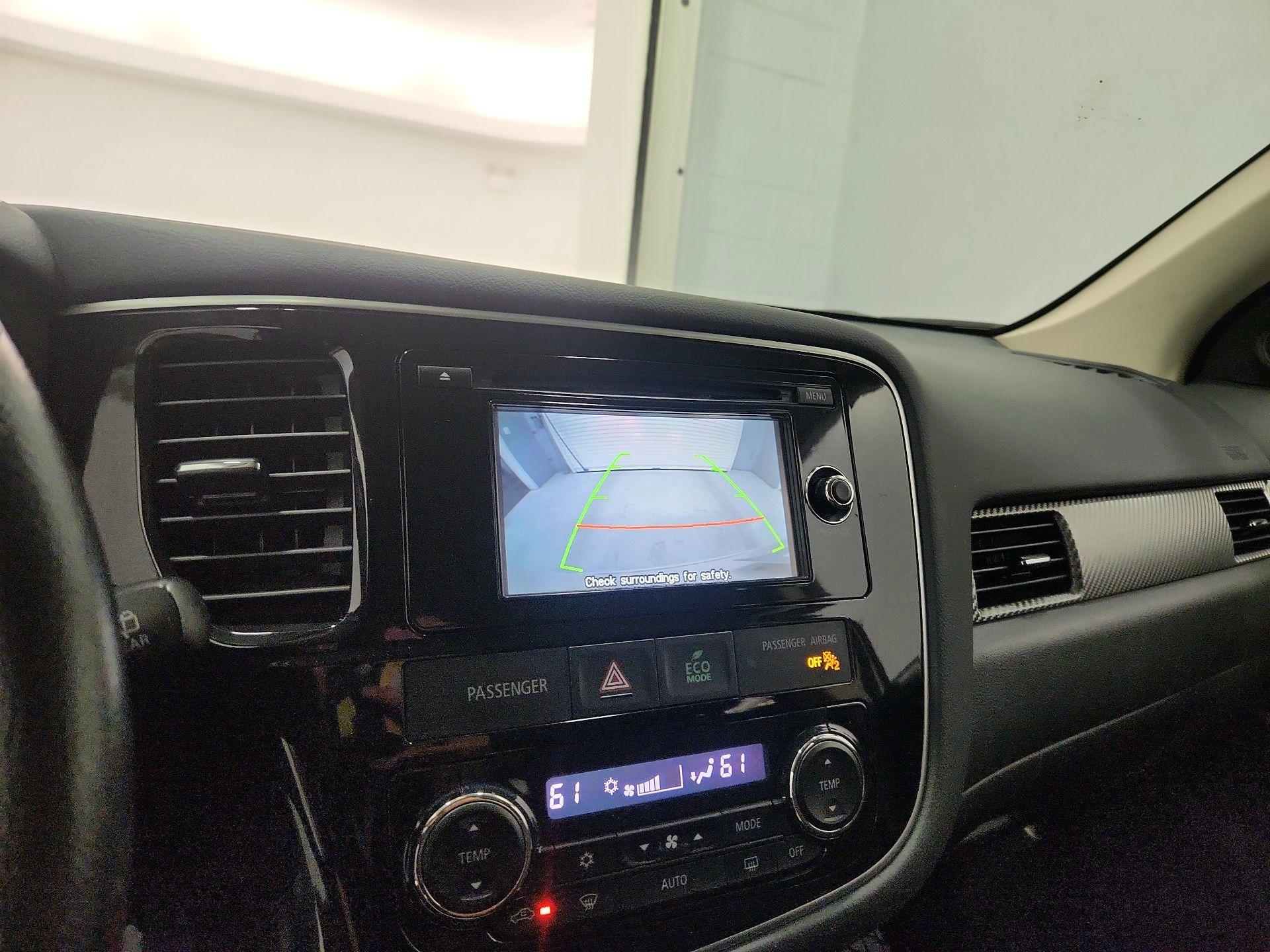 Thumbnail: 2015 Mitsubishi Outlander - 14