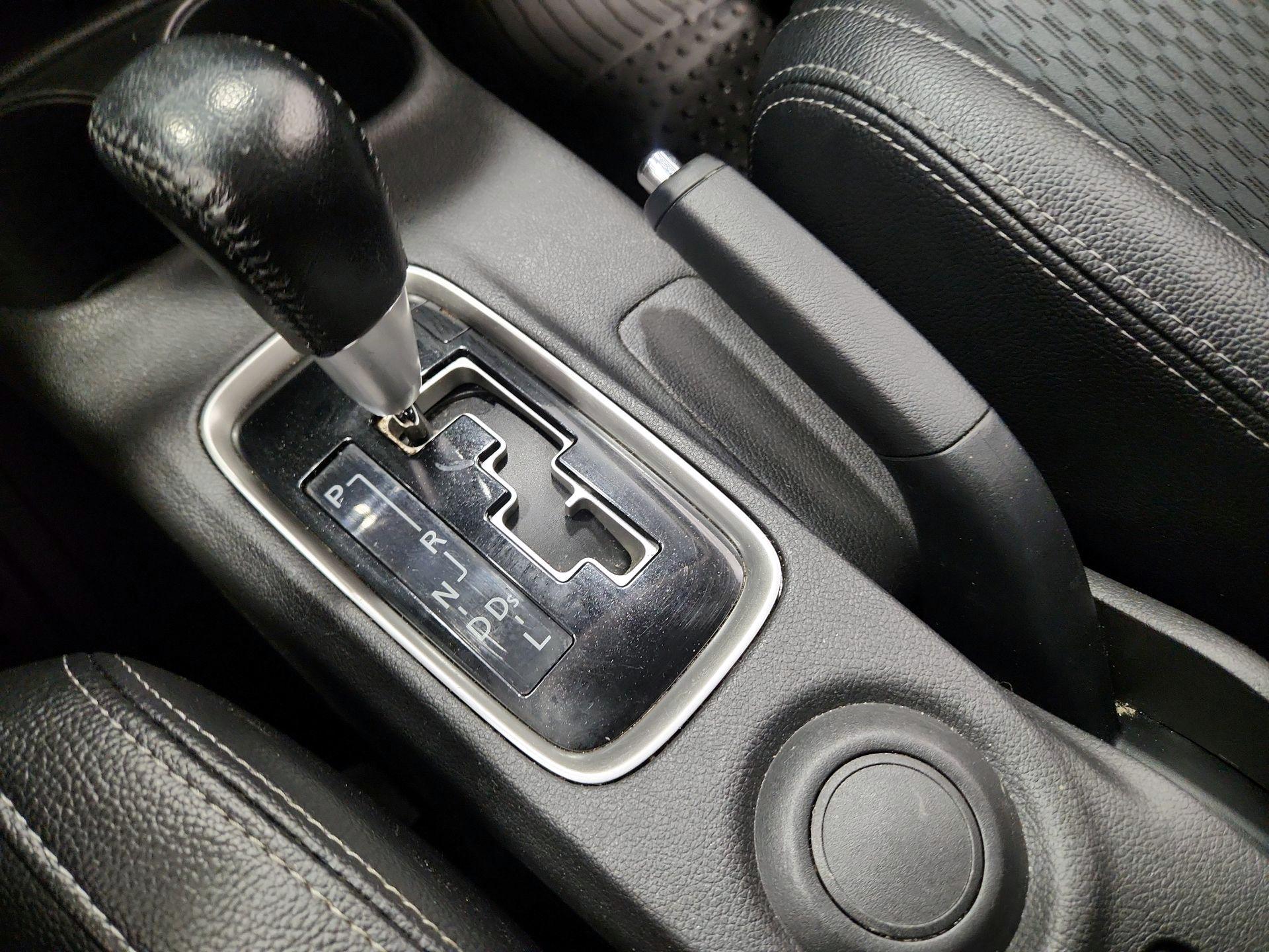 Thumbnail: 2015 Mitsubishi Outlander - 17