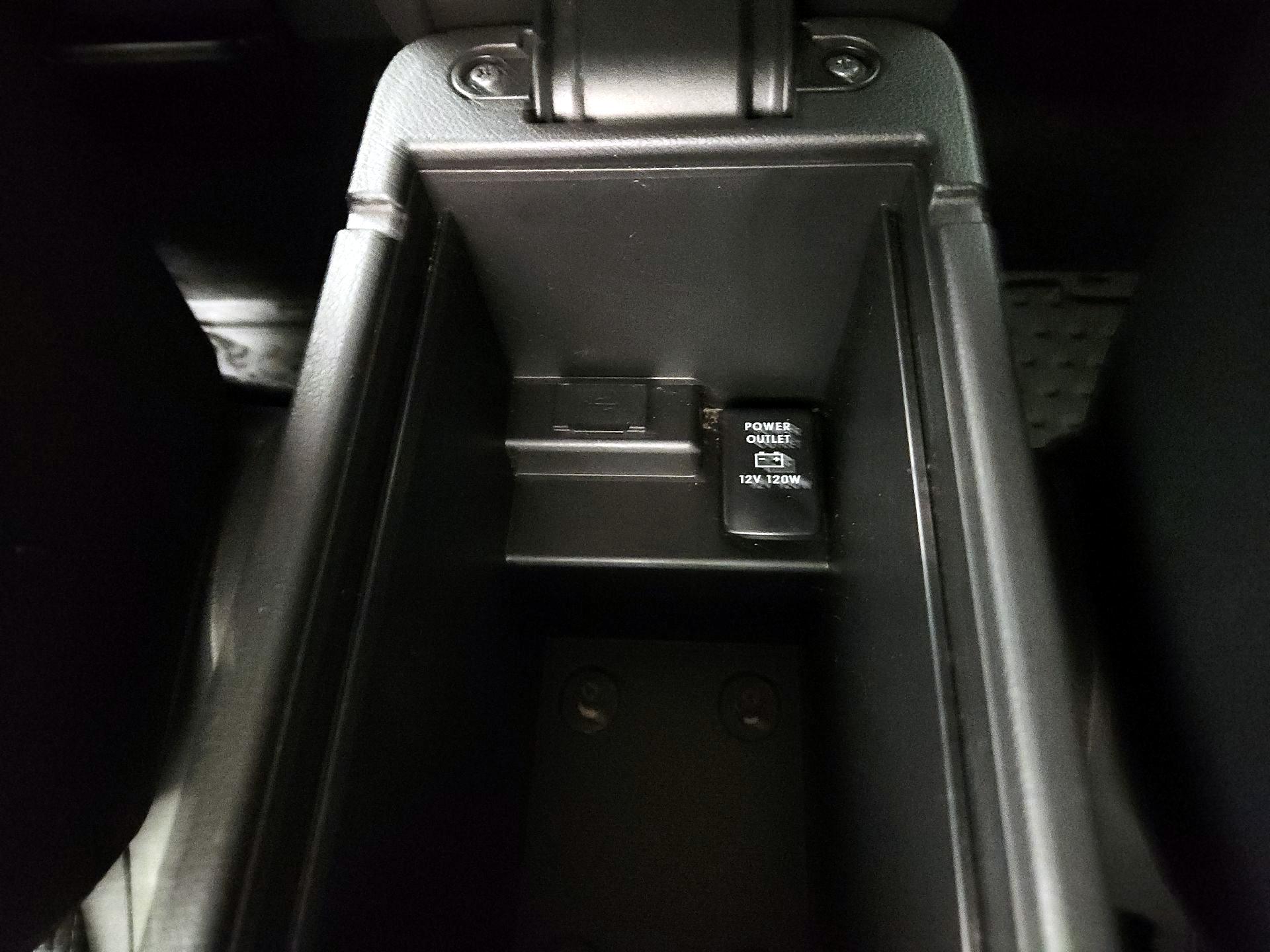 Thumbnail: 2015 Mitsubishi Outlander - 18