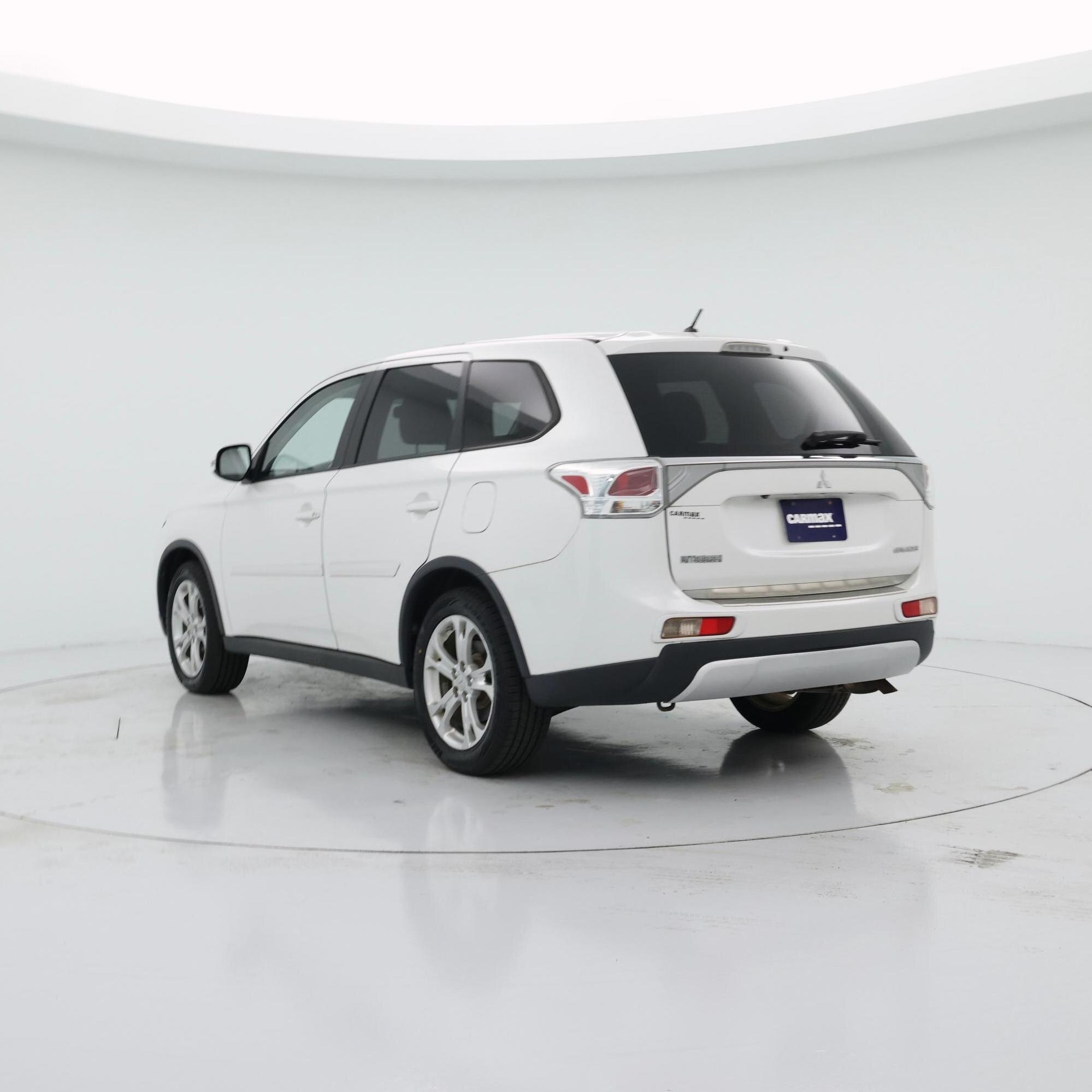 Thumbnail: 2015 Mitsubishi Outlander - 2