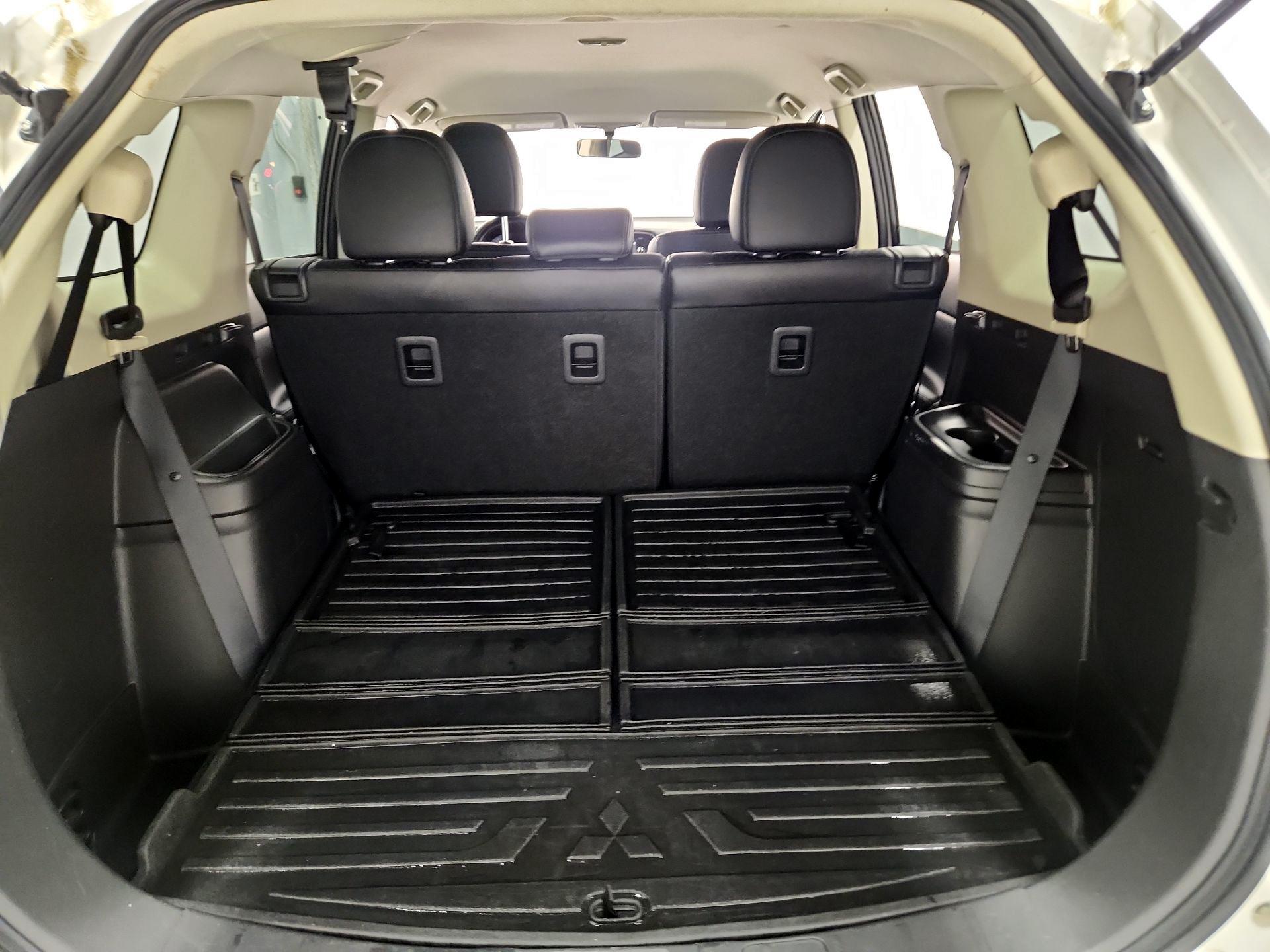 Thumbnail: 2015 Mitsubishi Outlander - 20