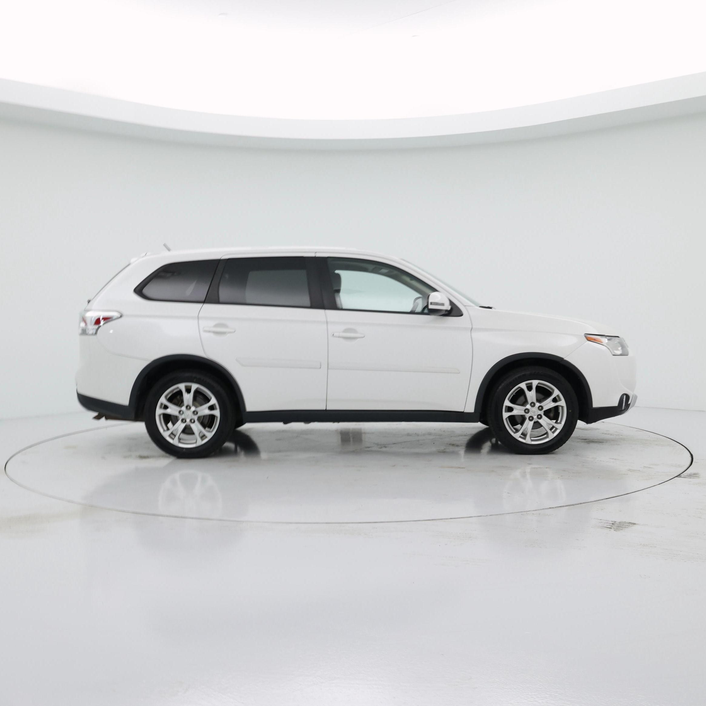 Thumbnail: 2015 Mitsubishi Outlander - 7