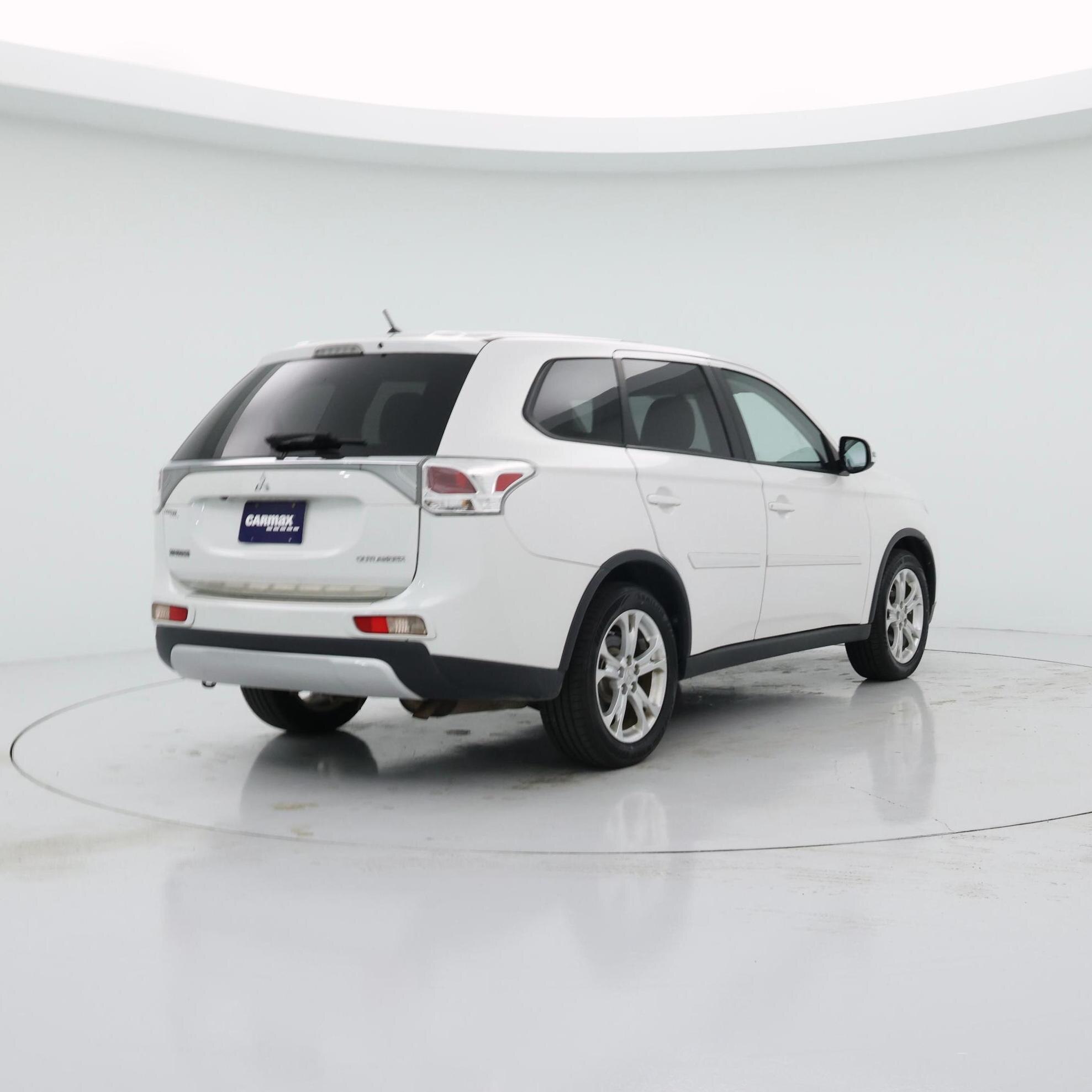 Thumbnail: 2015 Mitsubishi Outlander - 8