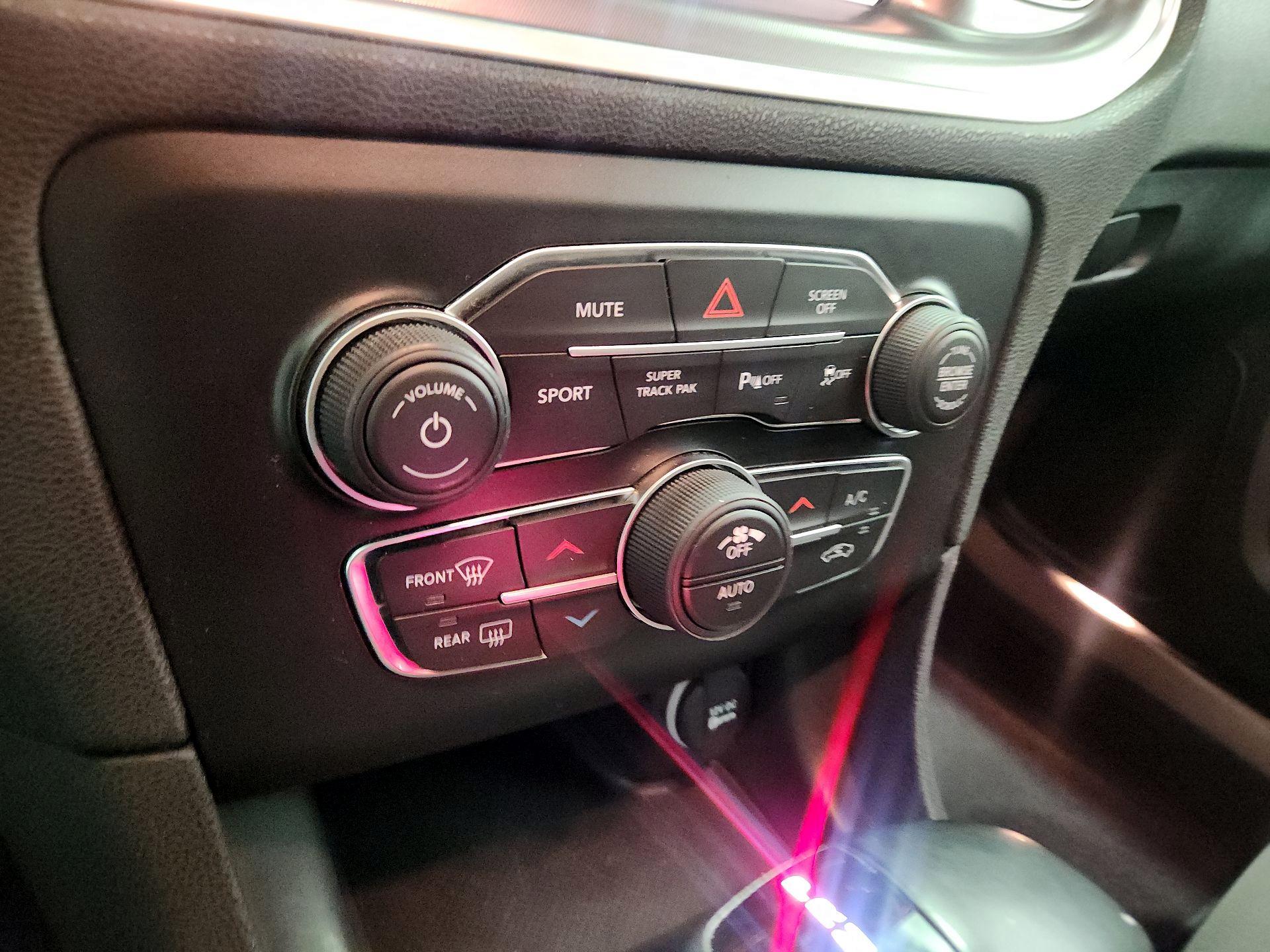 Thumbnail: 2022 Dodge Charger - 16