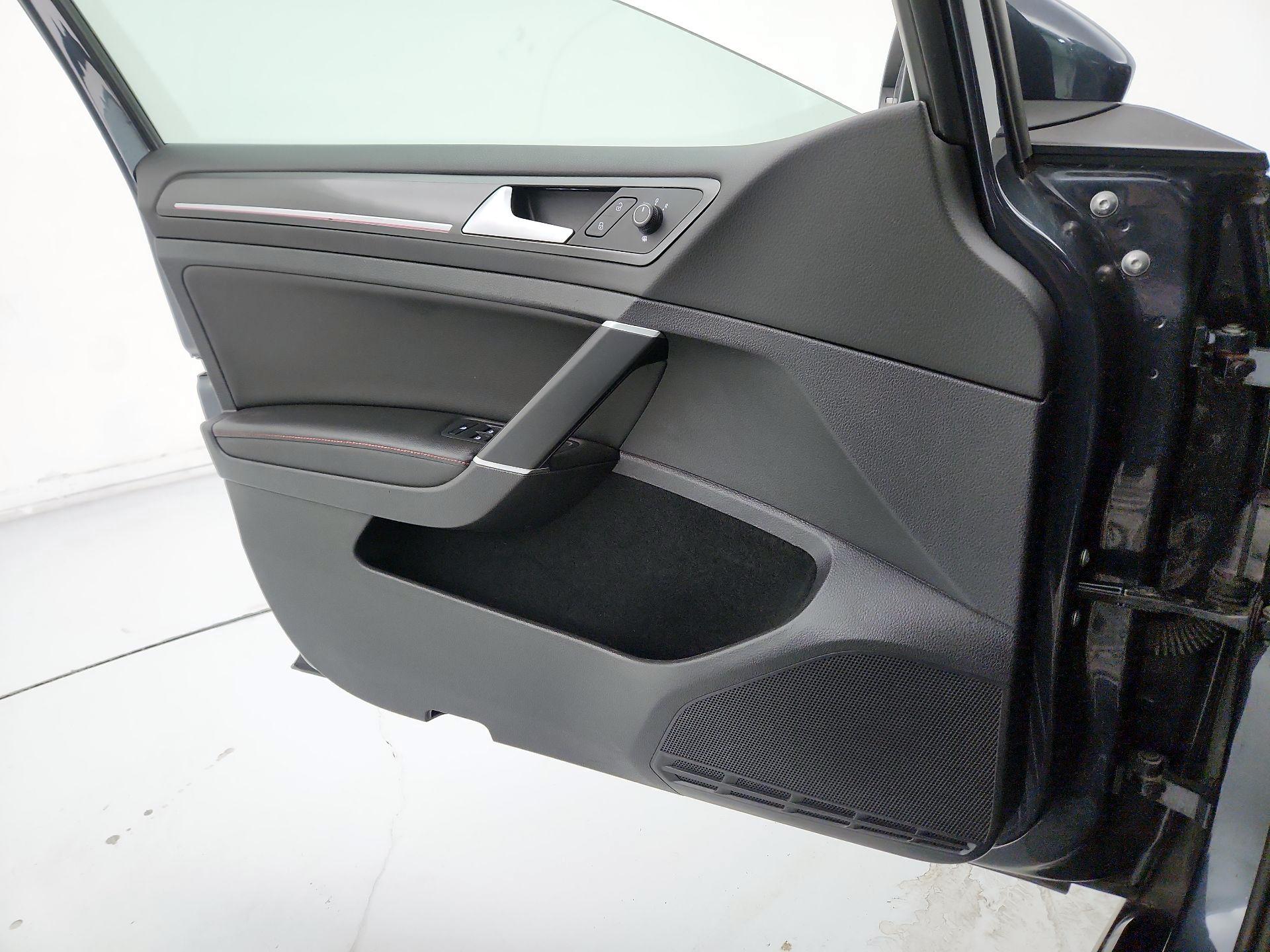 Thumbnail: 2019 Volkswagen Golf - 12