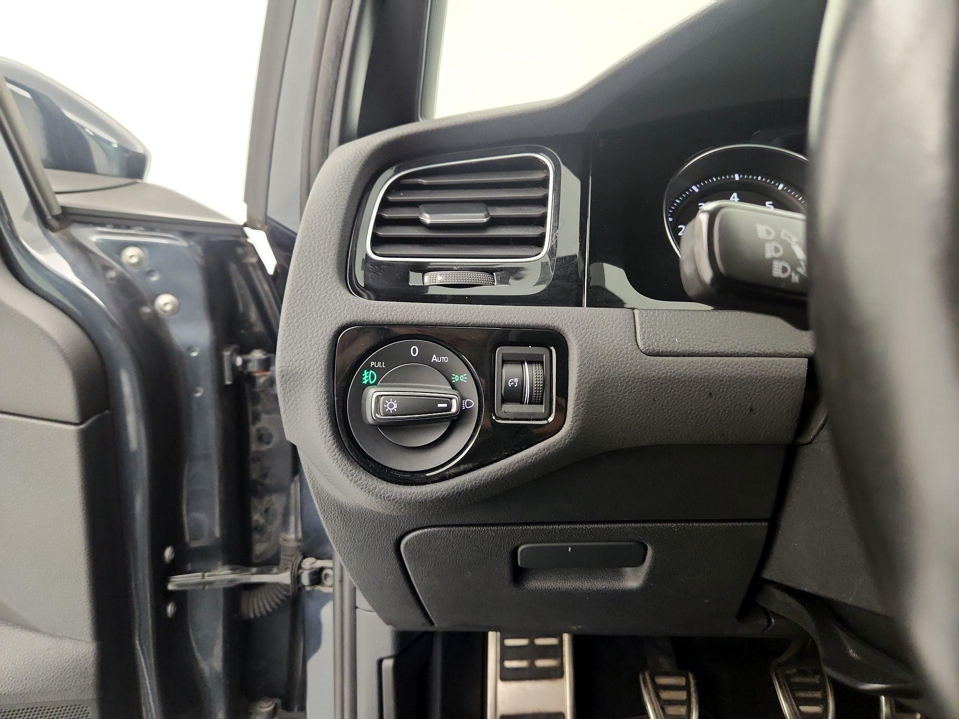 Thumbnail: 2019 Volkswagen Golf - 13