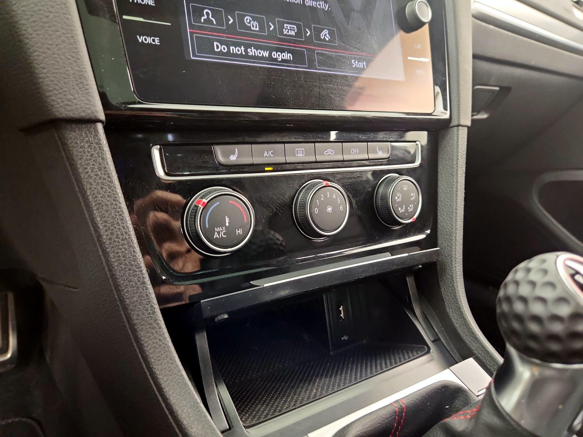 Thumbnail: 2019 Volkswagen Golf - 16