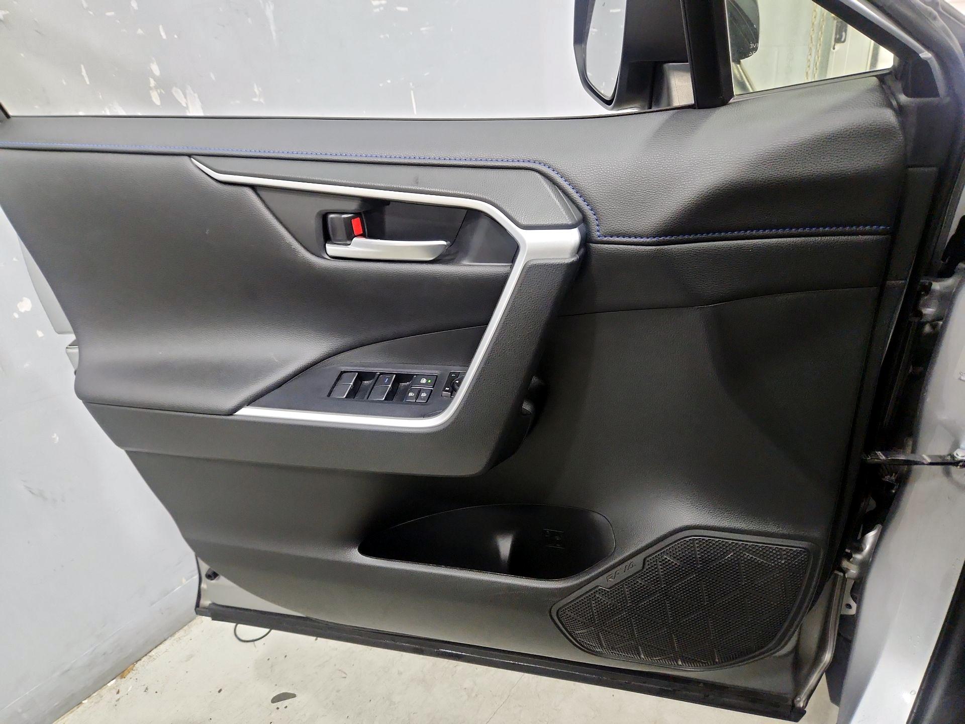 Thumbnail: 2020 Toyota RAV4 - 12