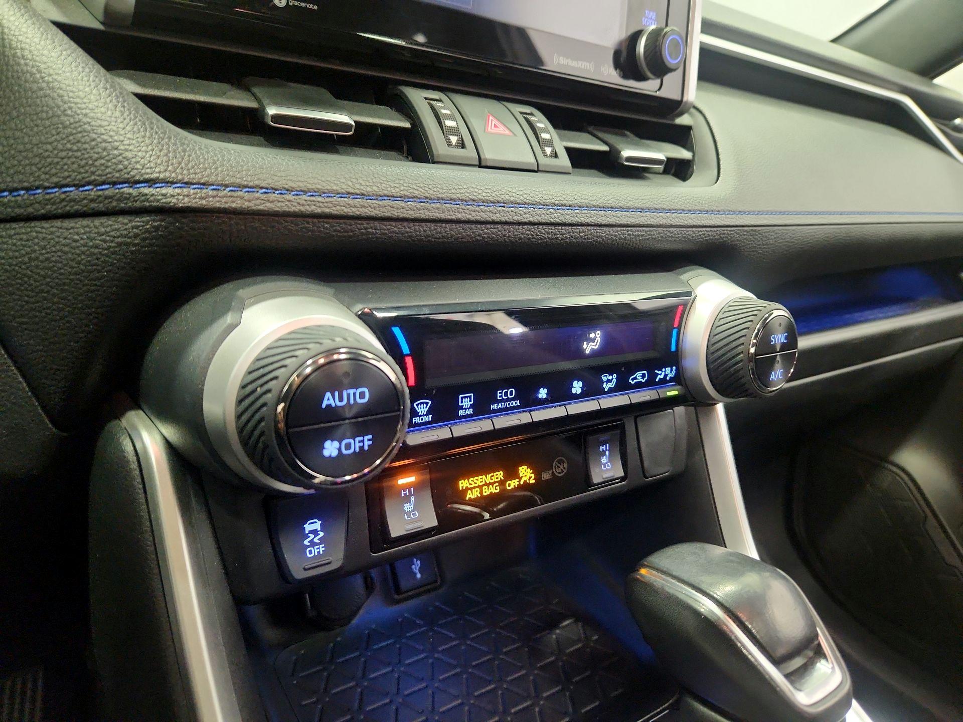 Thumbnail: 2020 Toyota RAV4 - 16