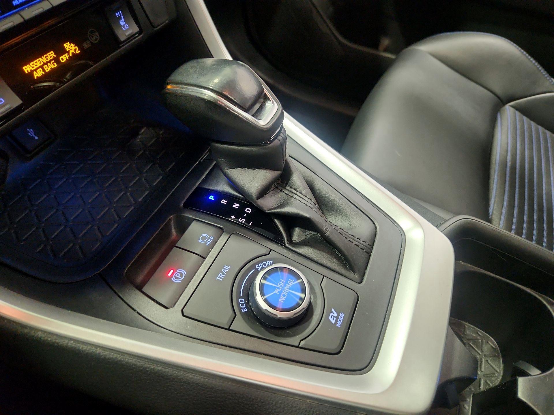 Thumbnail: 2020 Toyota RAV4 - 17