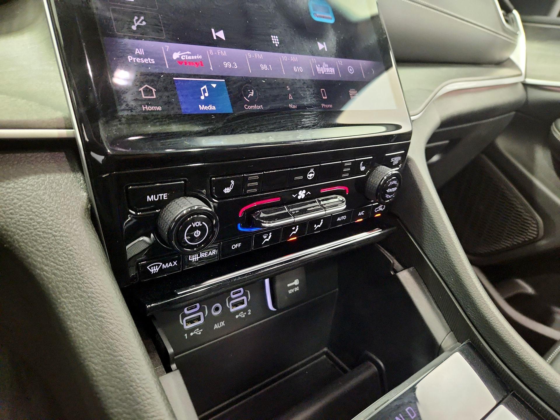 Thumbnail: 2024 Jeep Grand Cherokee - 17