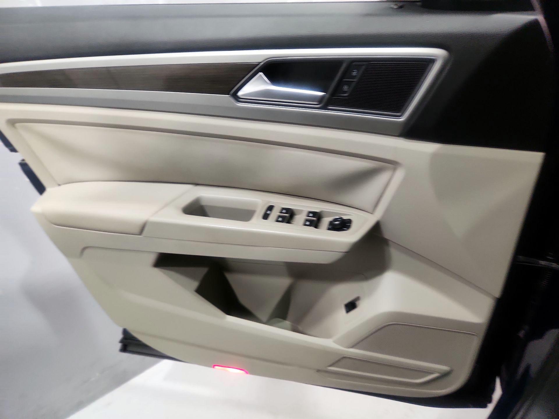 Thumbnail: 2018 Volkswagen Atlas - 12