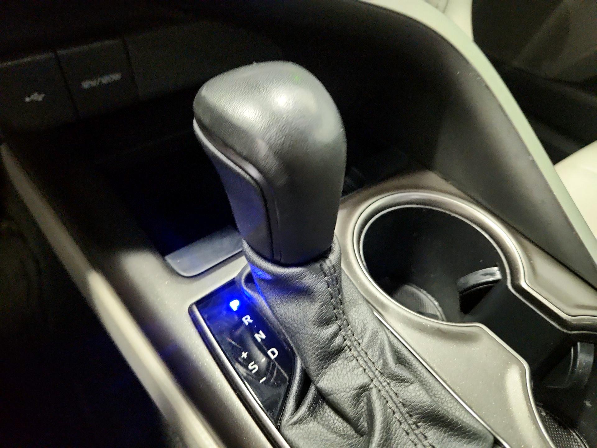 Thumbnail: 2022 Toyota Camry - 18