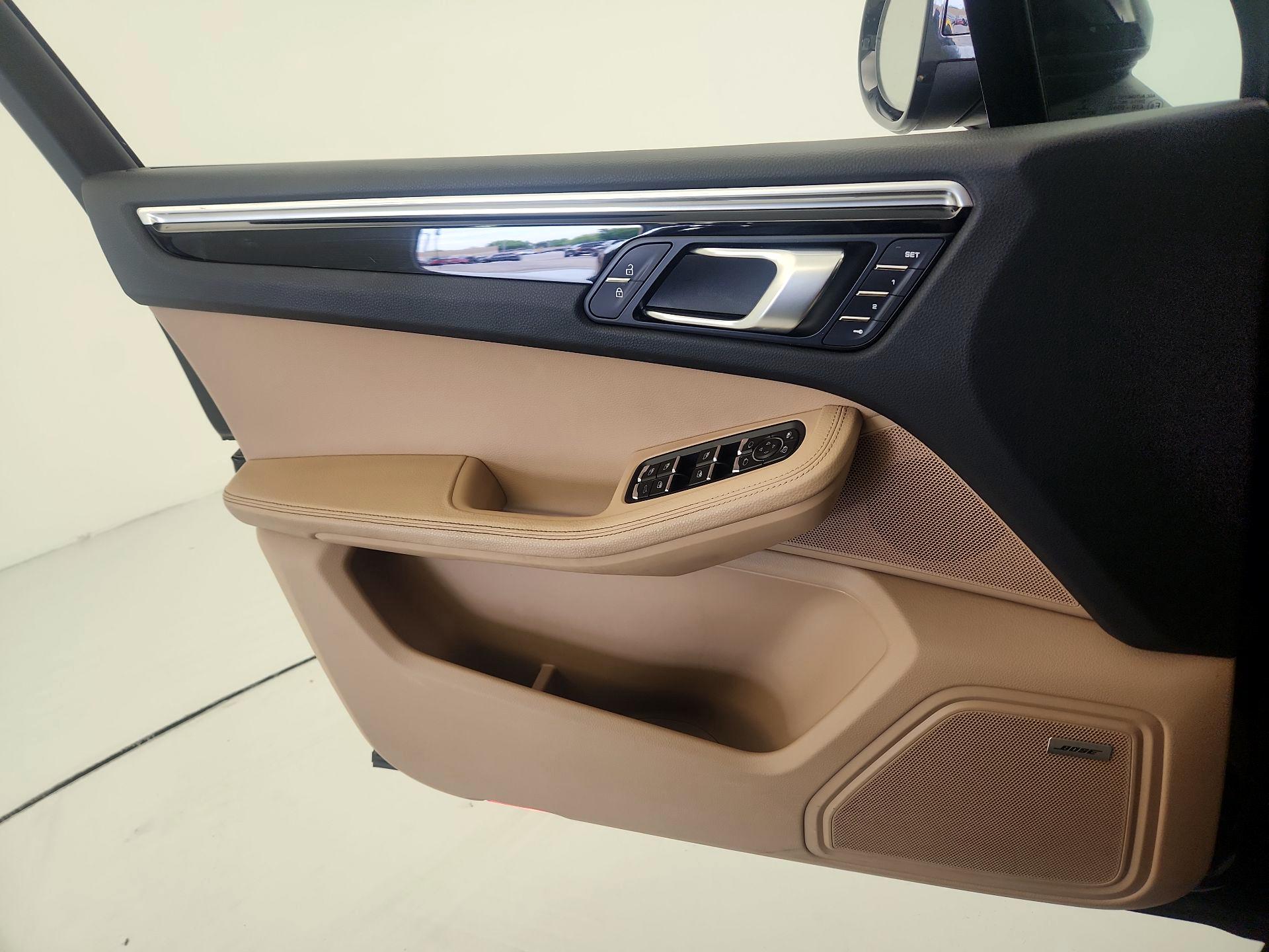 Thumbnail: 2020 Porsche Macan - 12