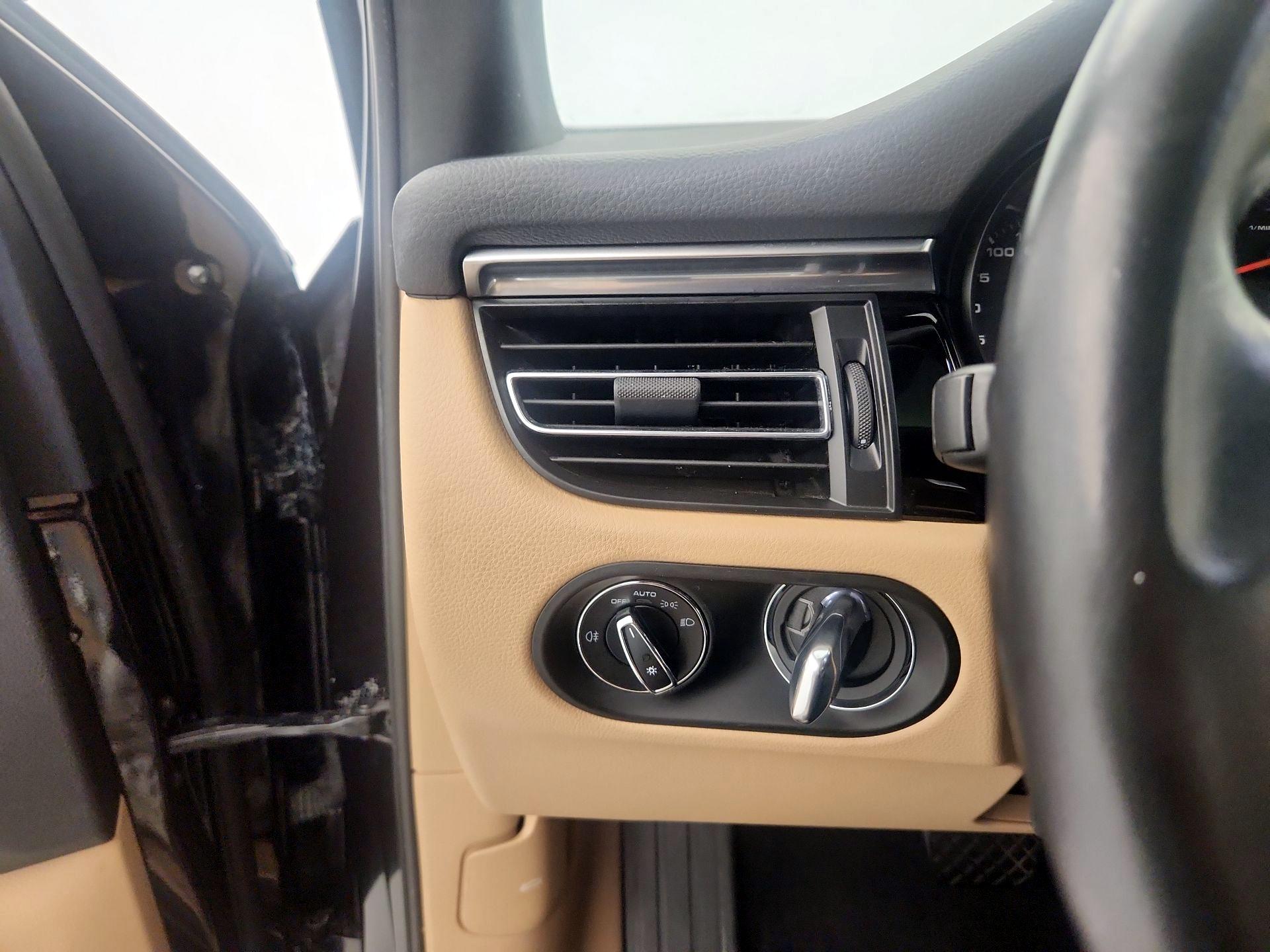 Thumbnail: 2020 Porsche Macan - 13