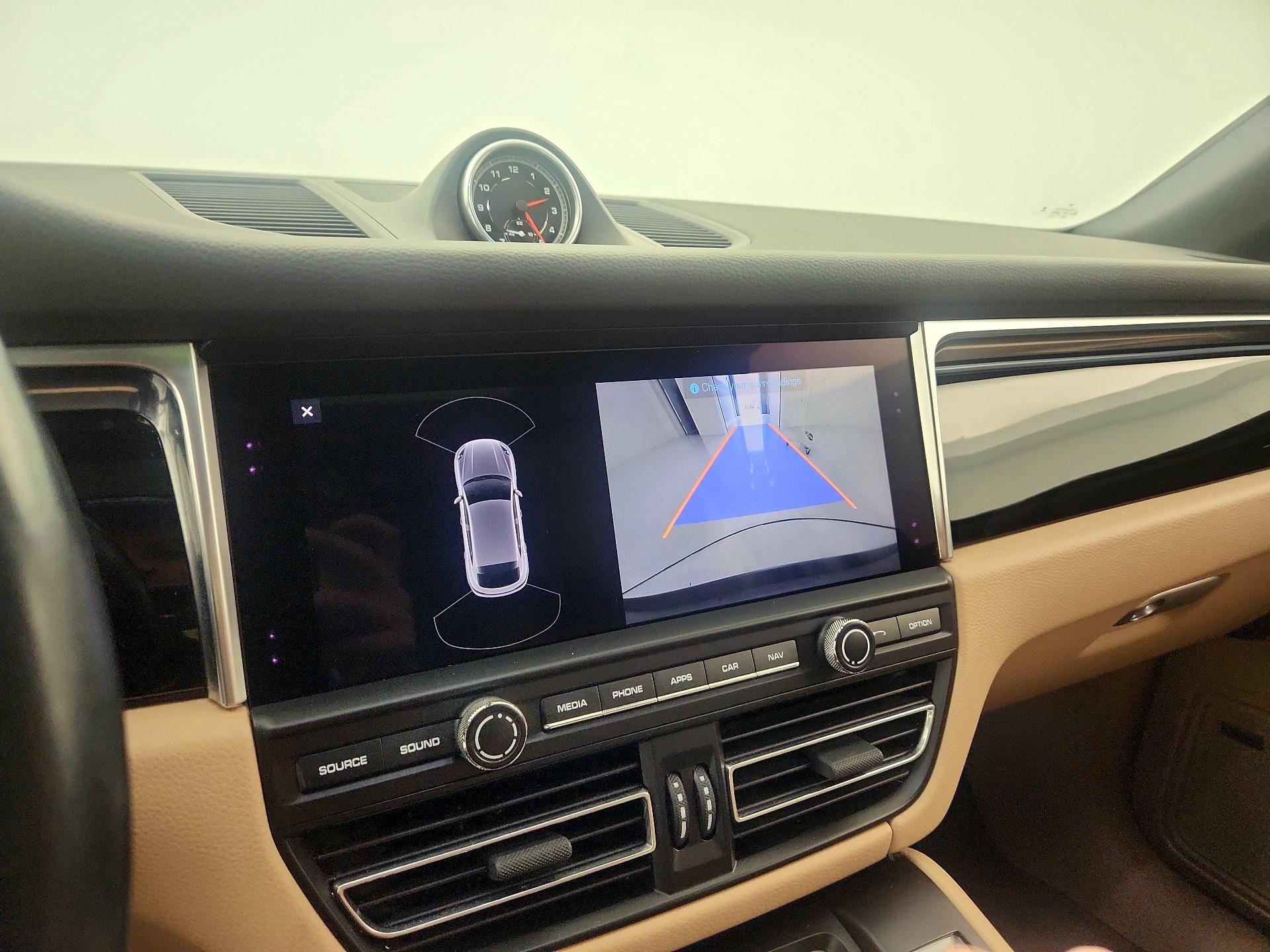 Thumbnail: 2020 Porsche Macan - 15