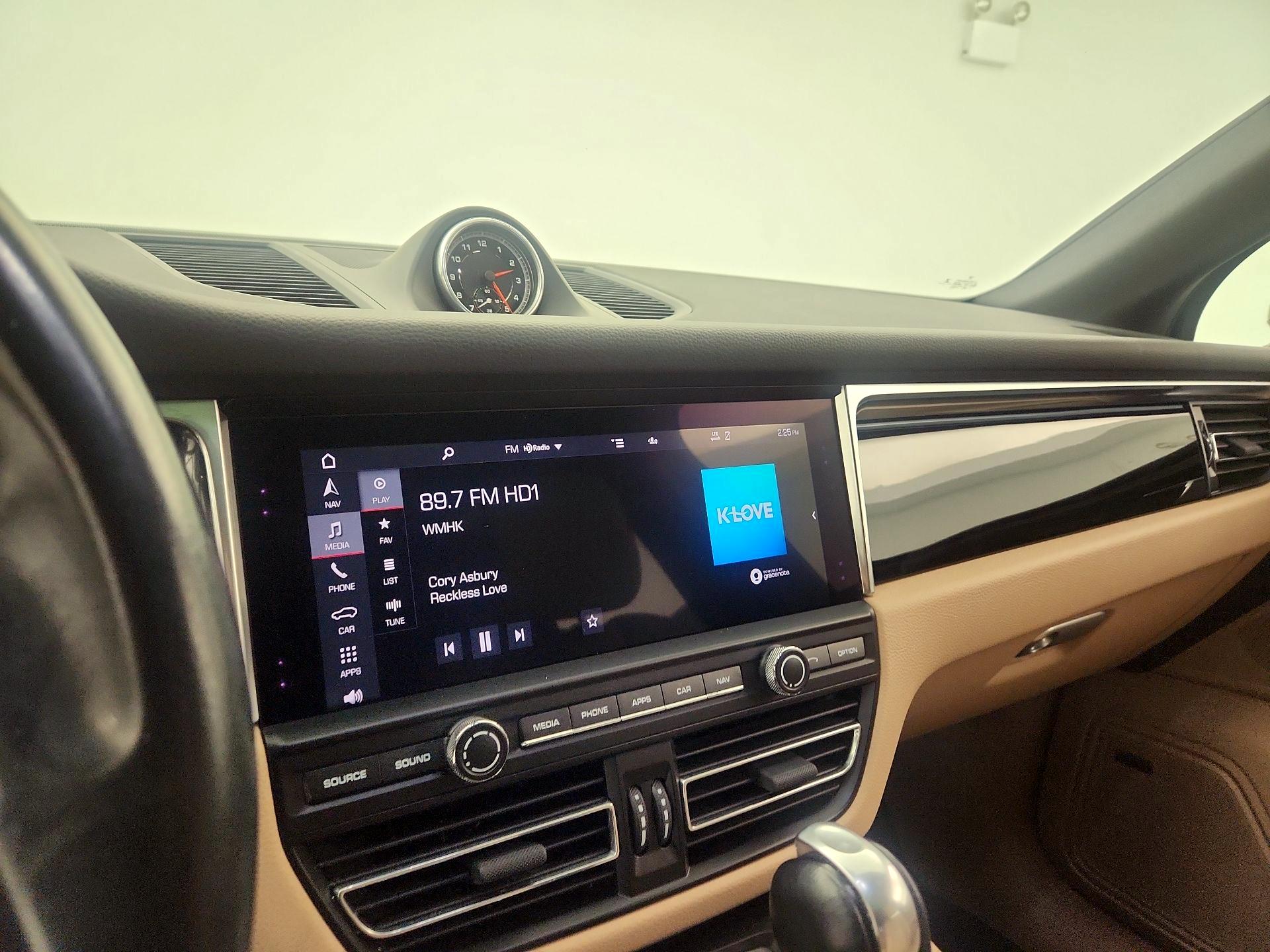 Thumbnail: 2020 Porsche Macan - 16