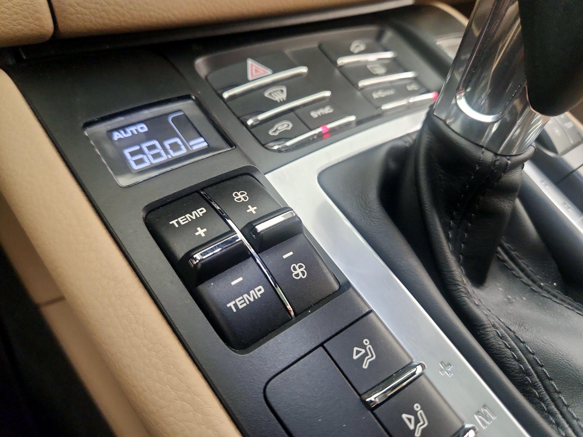 Thumbnail: 2020 Porsche Macan - 17